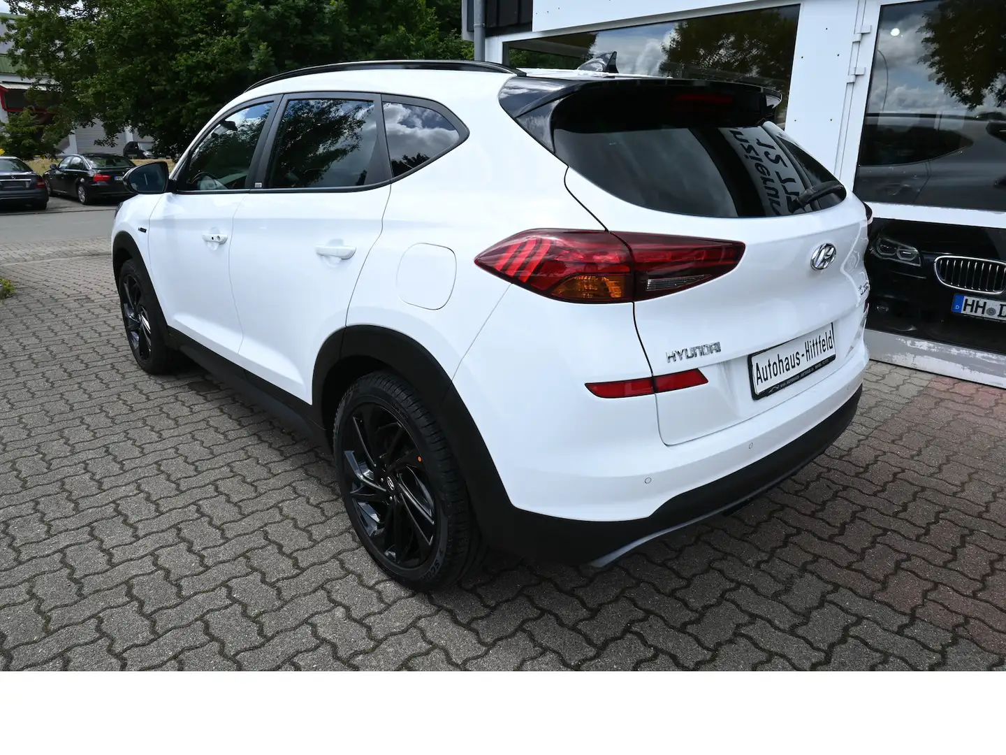 Hyundai TUCSON 2.0 *N-Line* 4WD Aut Leder Navi LED 19Alu Weiß - 2