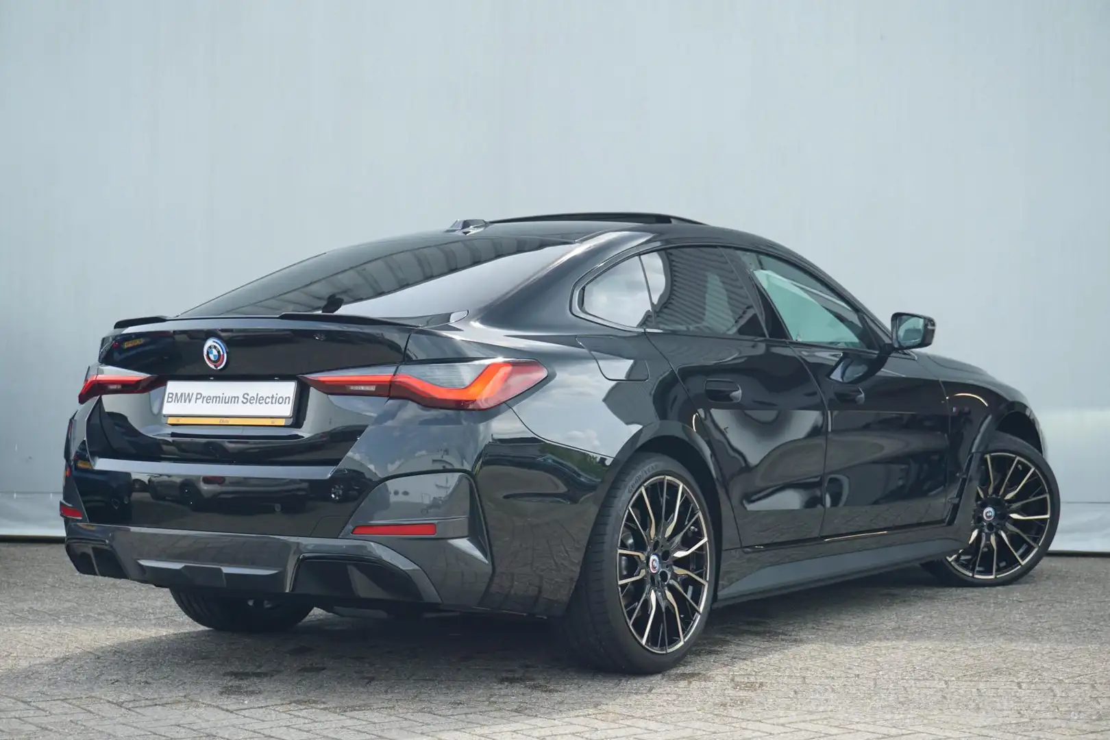BMW i4 eDrive35 M Sportpakket 20'' / Schuif-/kanteldak / Negru - 2