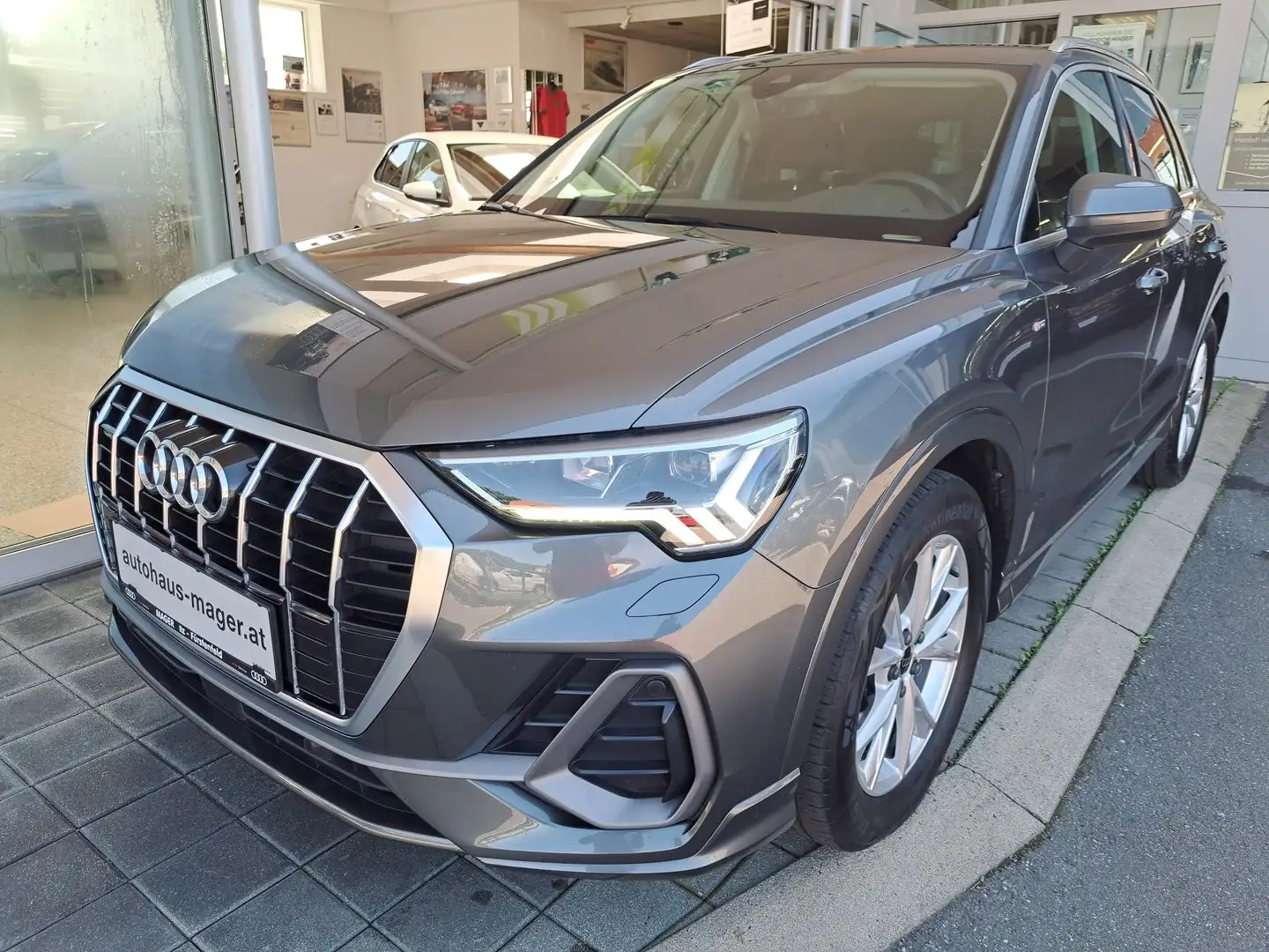 Audi Q3 35 TDI quattro S line exterieur Gris - 2
