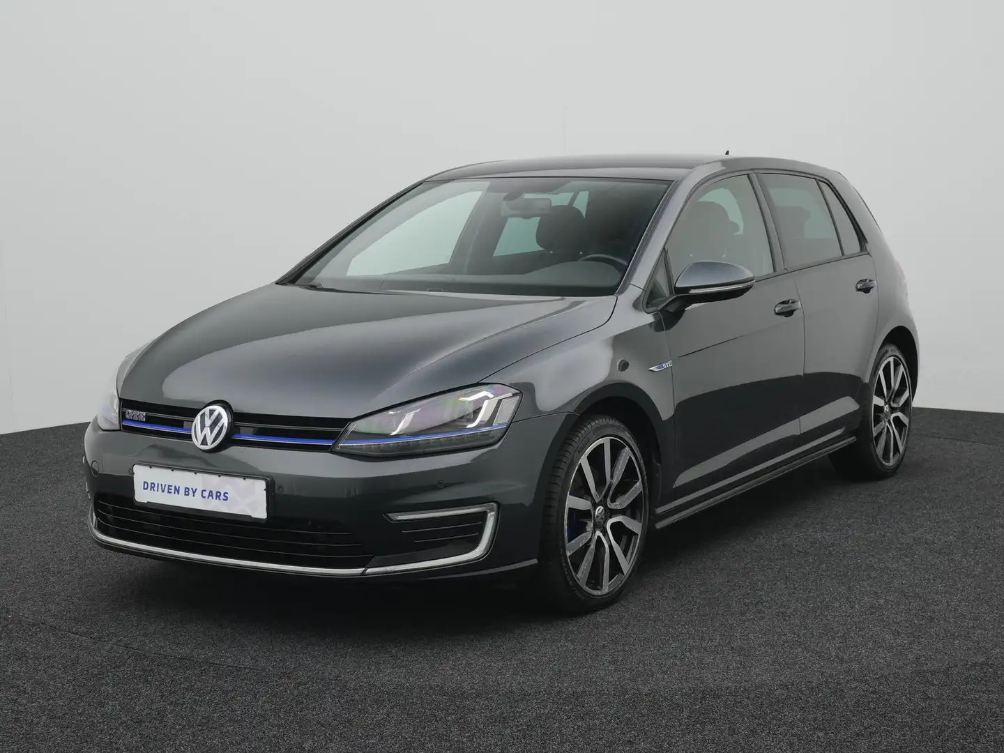 Volkswagen Golf GTE,LED,NAVI,KEYLESS,SHZ,KLIMAAUTO,PDC,BT Grey - 2