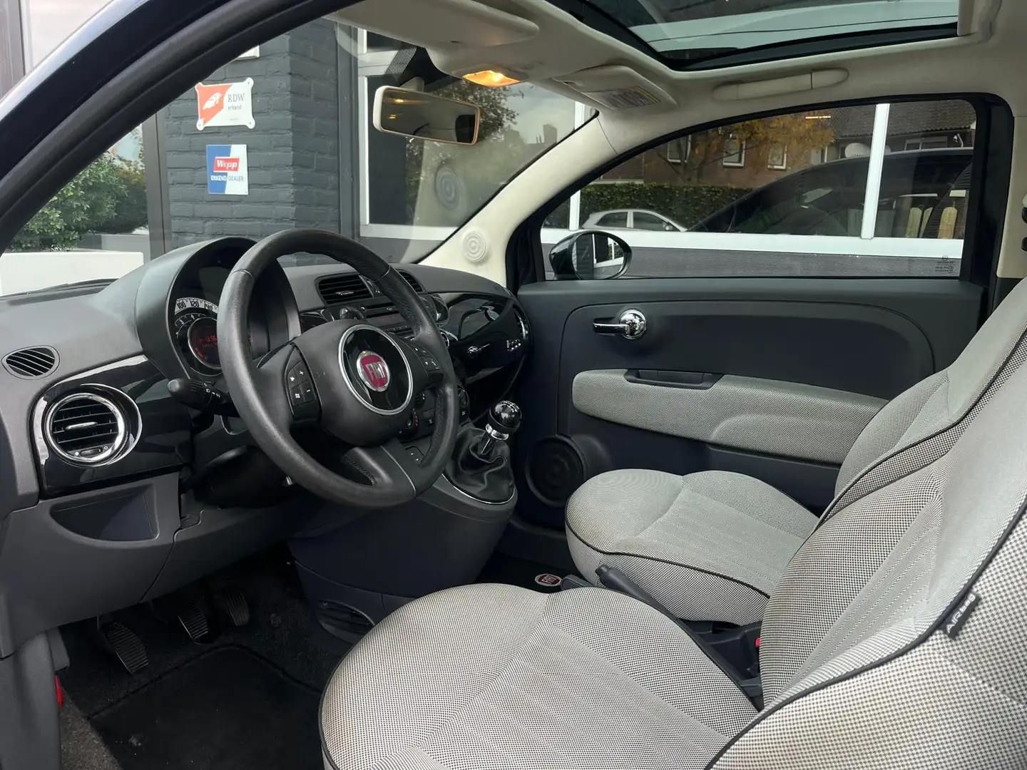 Fiat 500 1.2 Lounge, Airco, Bluetooth, Pano, Radio, NAP Zwart - 2