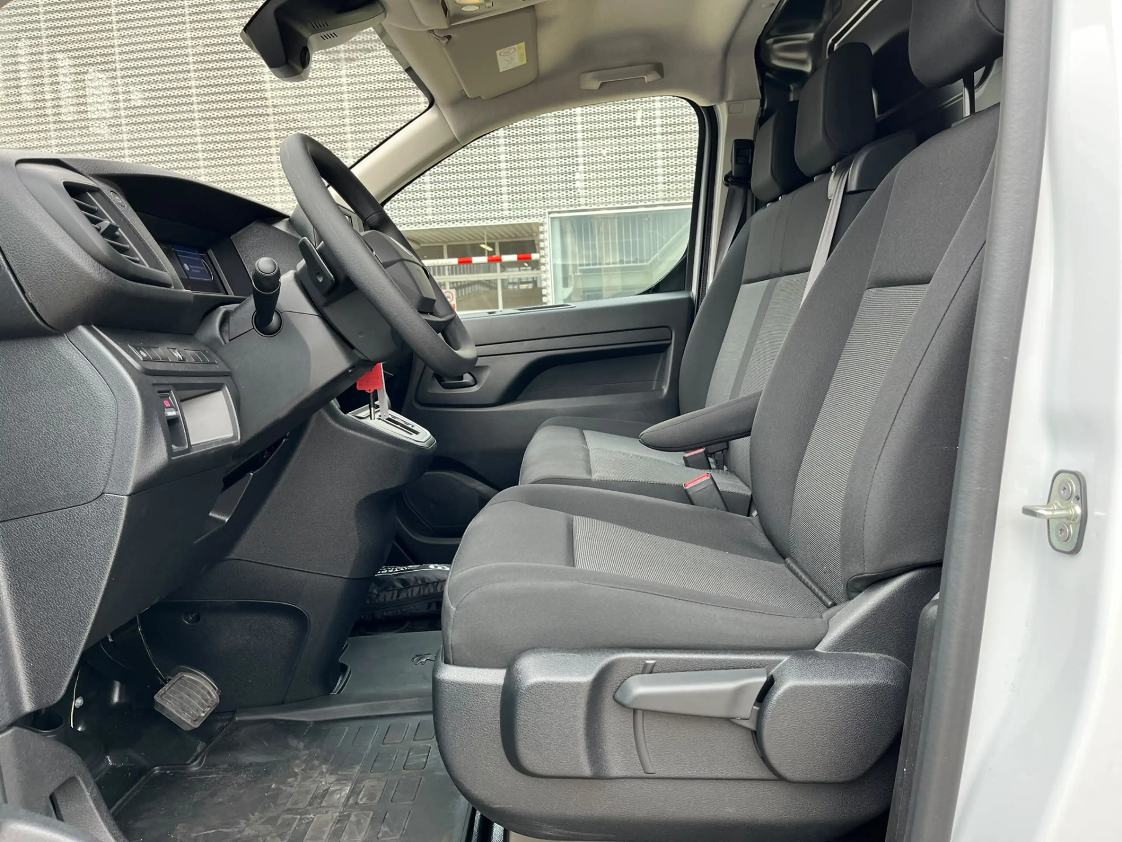 Peugeot e-Expert EV L2 75 kWh 8 JAAR GARANTIE | PARKEERHULP I RIJKL — photo 12
