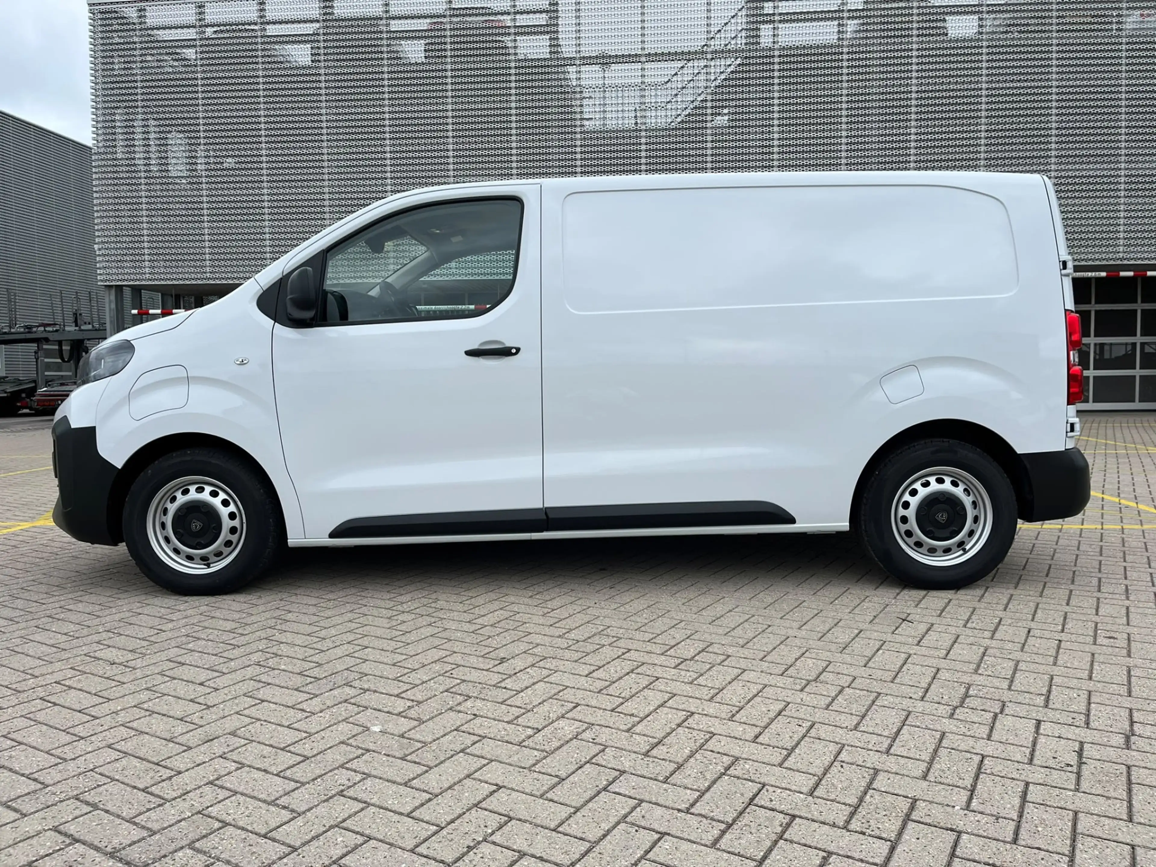 Peugeot e-Expert EV L2 75 kWh 8 JAAR GARANTIE | PARKEERHULP I RIJKL — photo 2