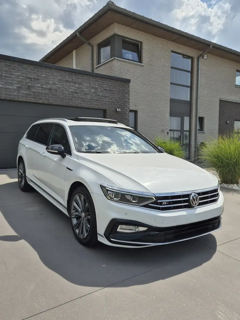 Volkswagen Passat Variant 1,6TDI DSG R LINE / PANO / CAM 360° - 1