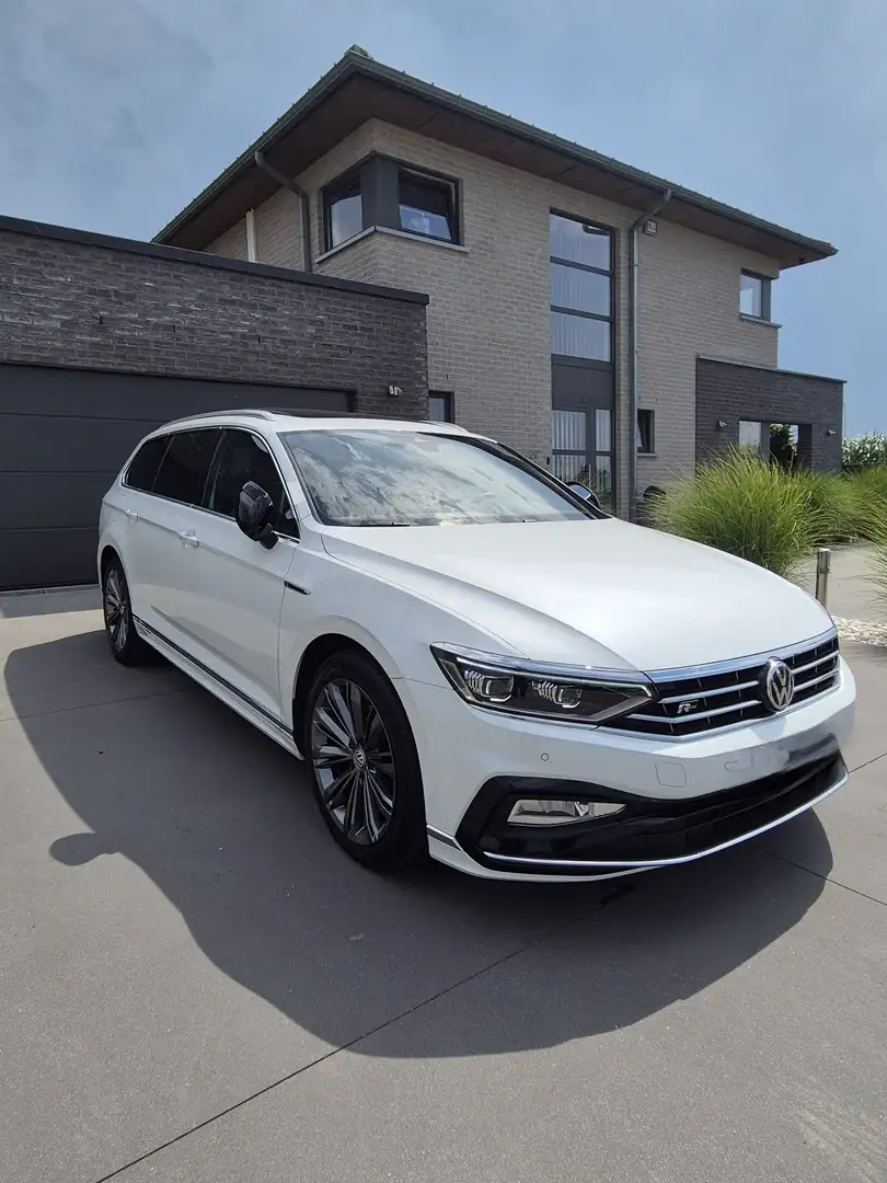 Volkswagen Passat Variant 1,6TDI DSG R LINE / PANO / CAM 360° - 2