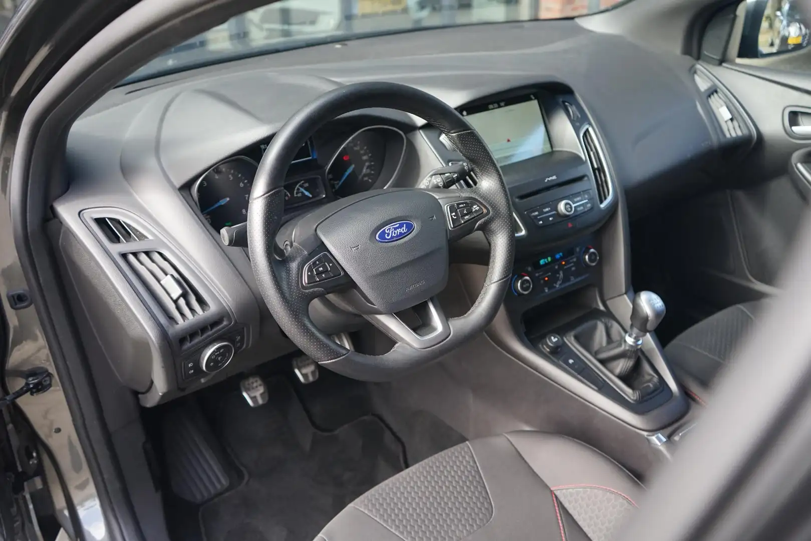 Ford Focus 1.0 ST-Line , Camera, AppleCarplay, PDC, Cruise, 1 Grijs - 2