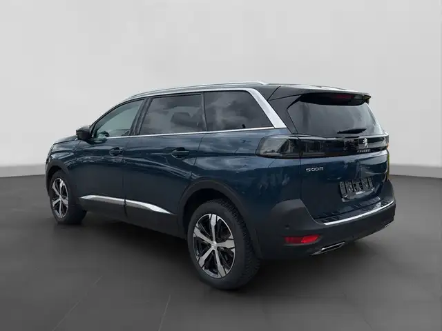 Peugeot 5008 view 3