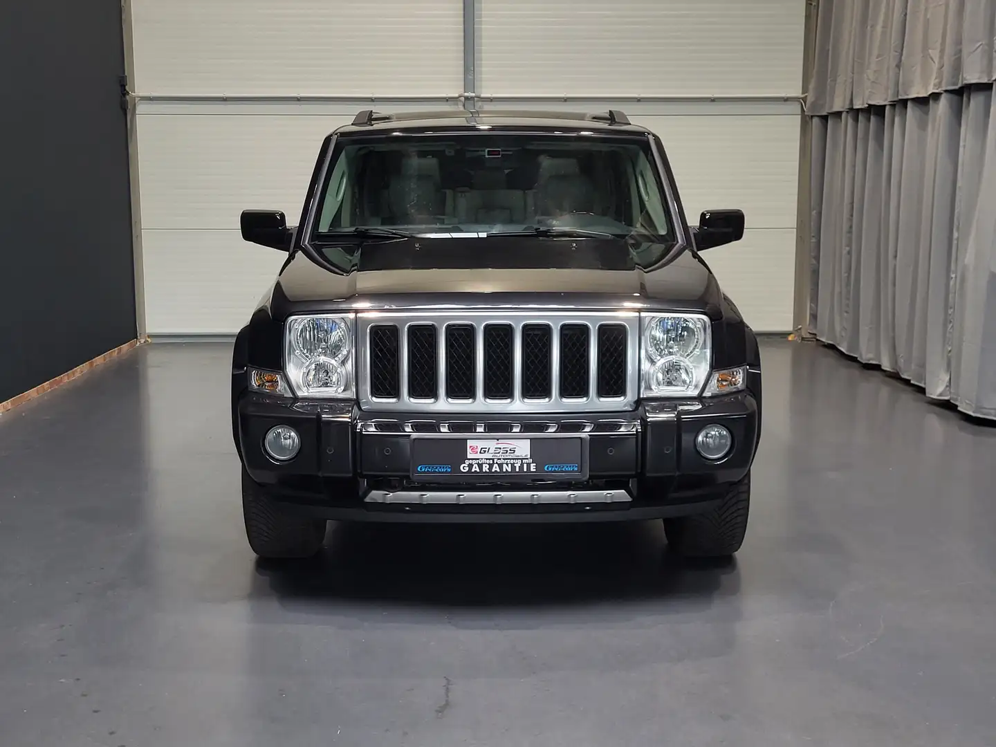 Jeep Commander 3.0 V6 CRD Overland *7-Sitze| AHK| Navi|* Negru - 2