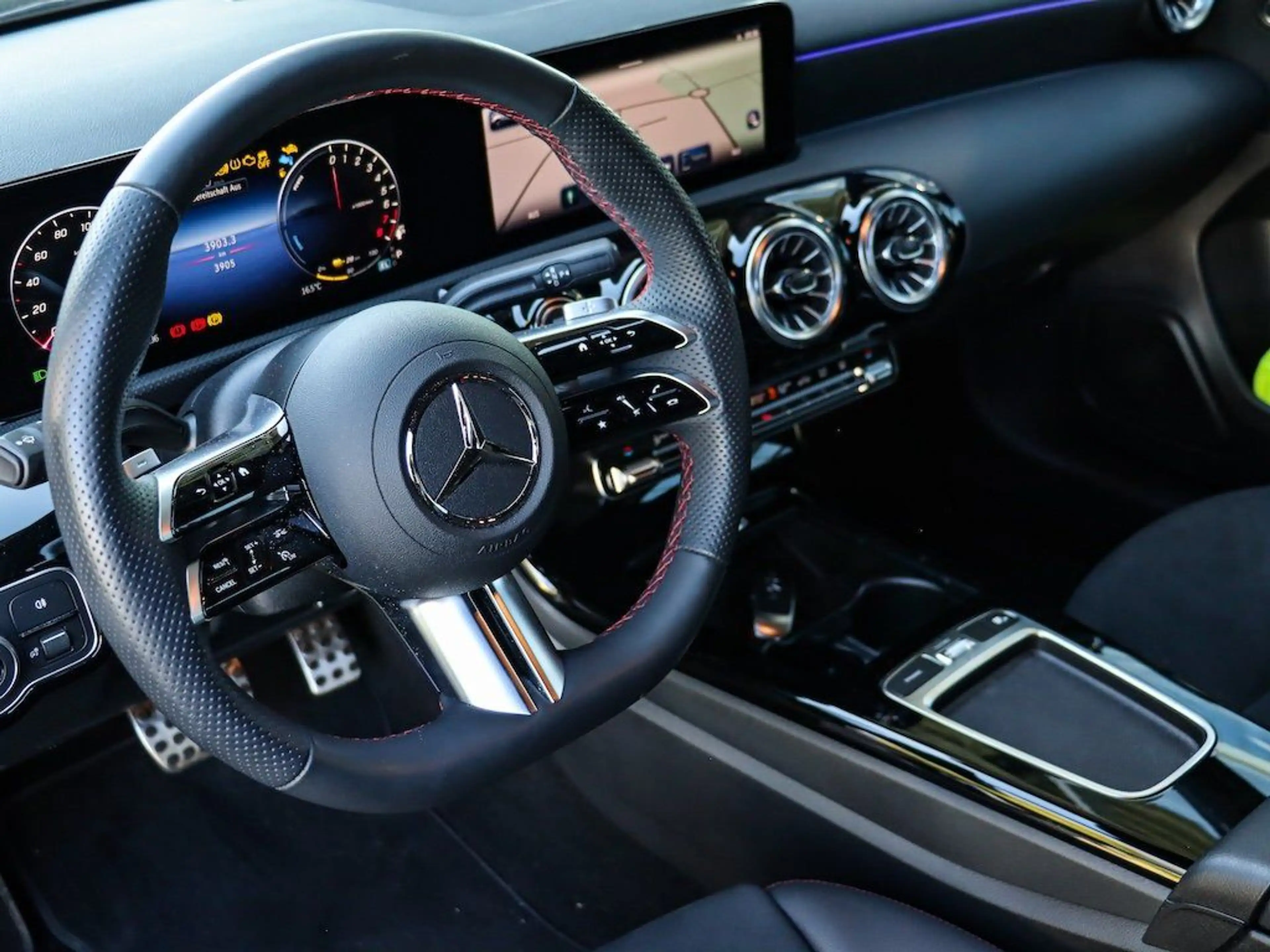Mercedes-Benz A 250 e Edition AMG/Distronic/LED/360Grad-Kamera — photo 15