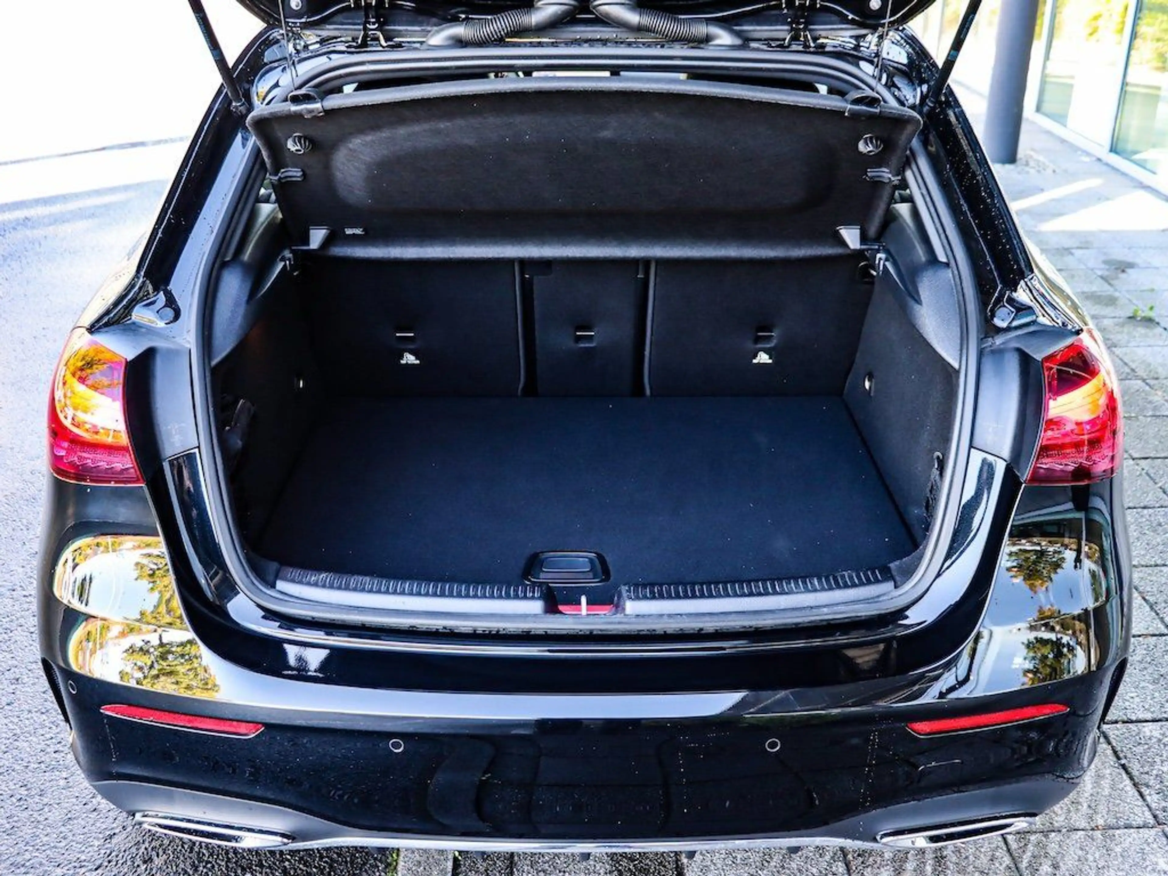 Mercedes-Benz A 250 e Edition AMG/Distronic/LED/360Grad-Kamera — photo 6