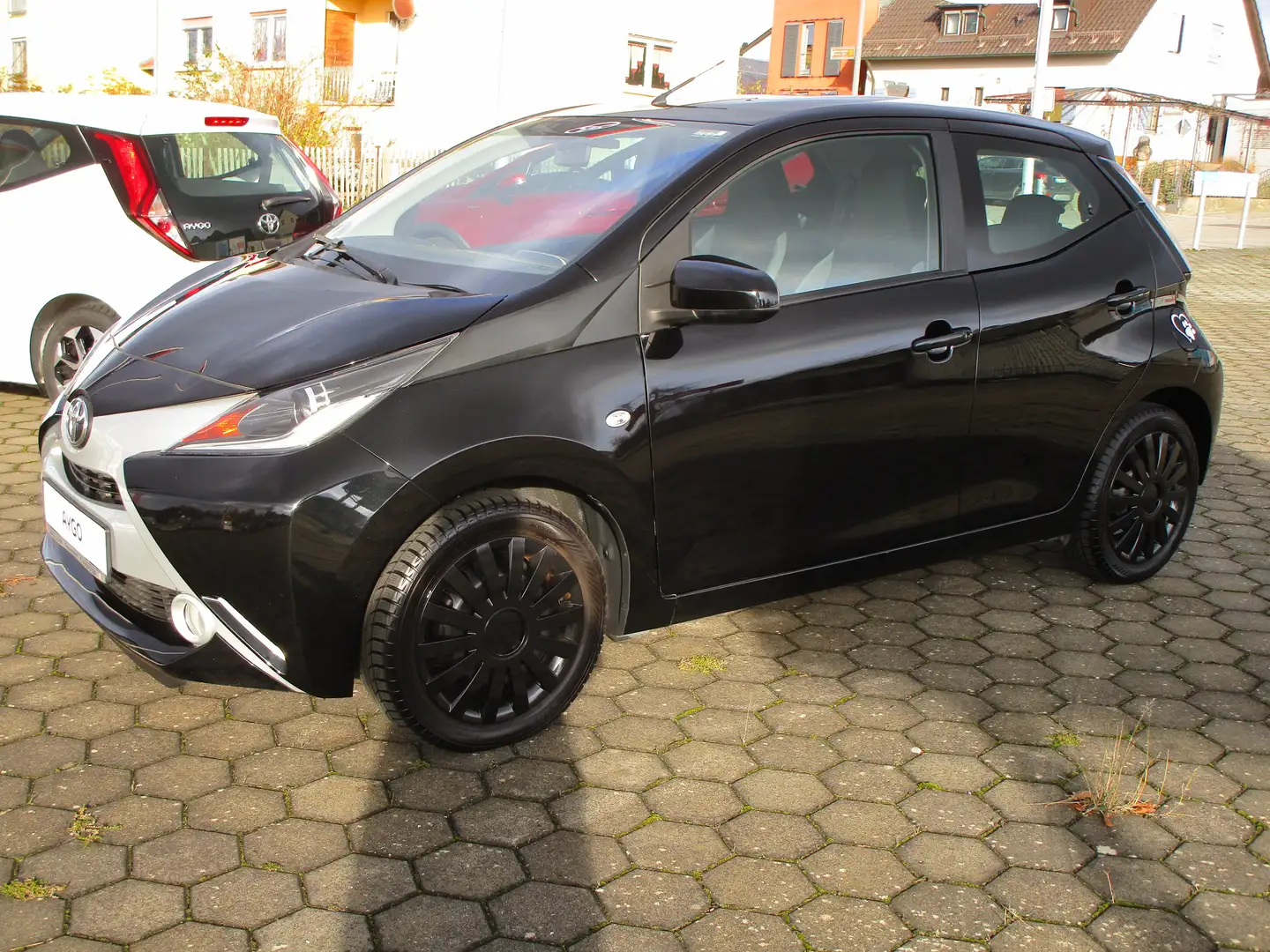 Toyota Aygo Aygo 5-Türer x-play touch Schwarz - 1