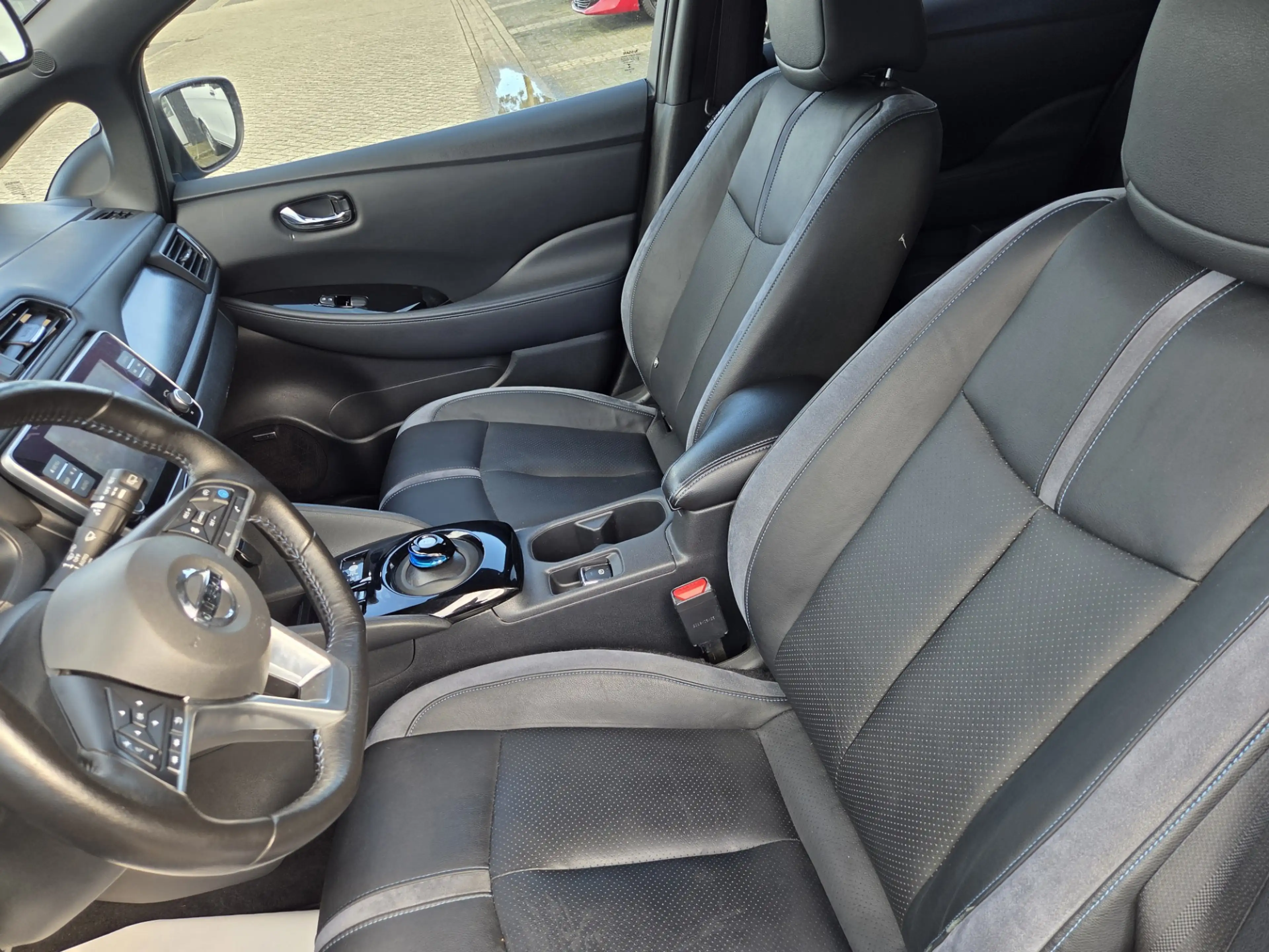Nissan Leaf E+ Tekna 62 kWh/DEALER ONDERHOUD — photo 28