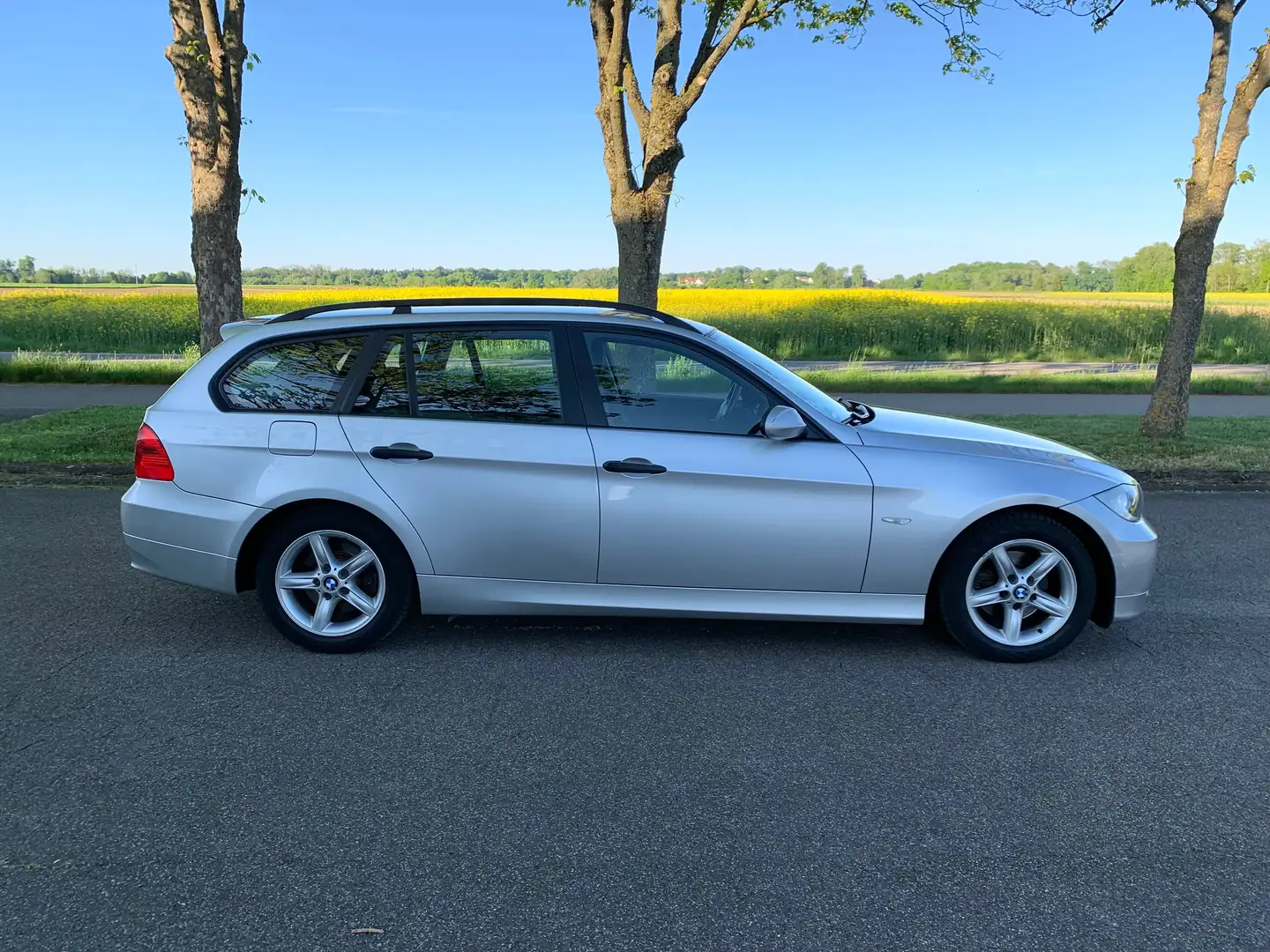 BMW 318 i Baureihe 3 Touring Zilver - 2