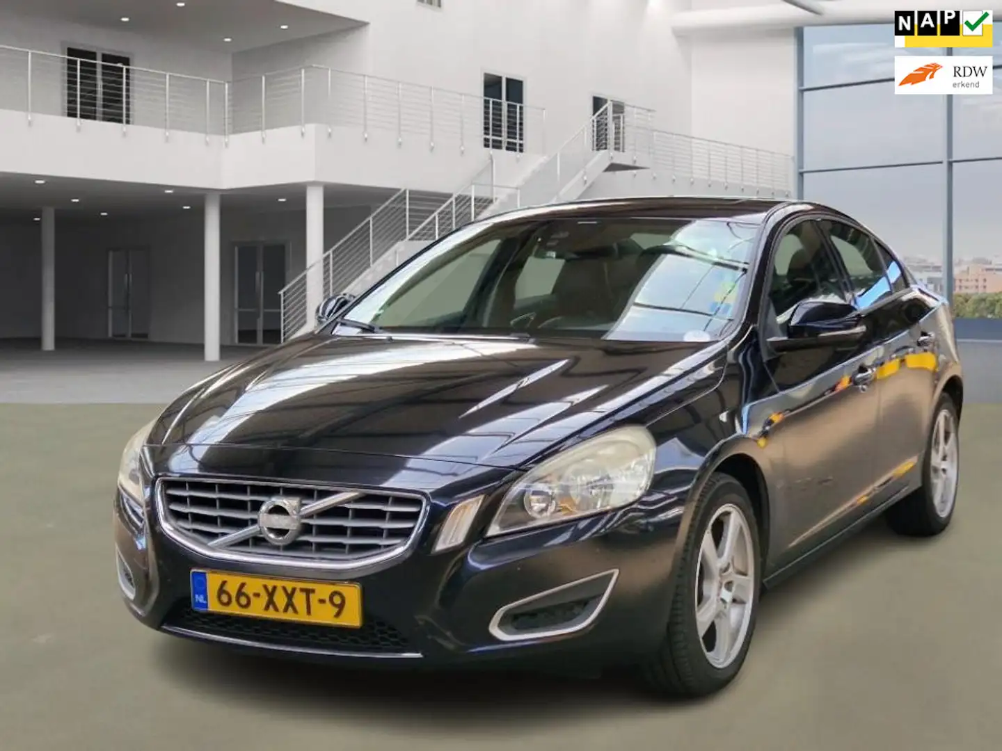Volvo S60 2.0 D4 Kinetic Noir - 1