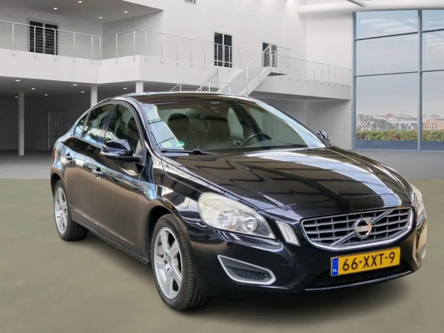 Volvo S60 2.0 D4 Kinetic Noir - 2