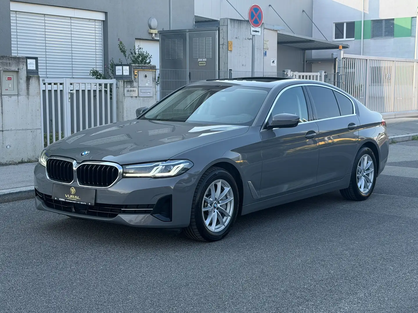 BMW 530 d xDrive | Panoramadach | Head-Up | 360° Kamera Grau - 2