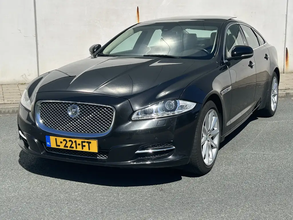 Jaguar XJ