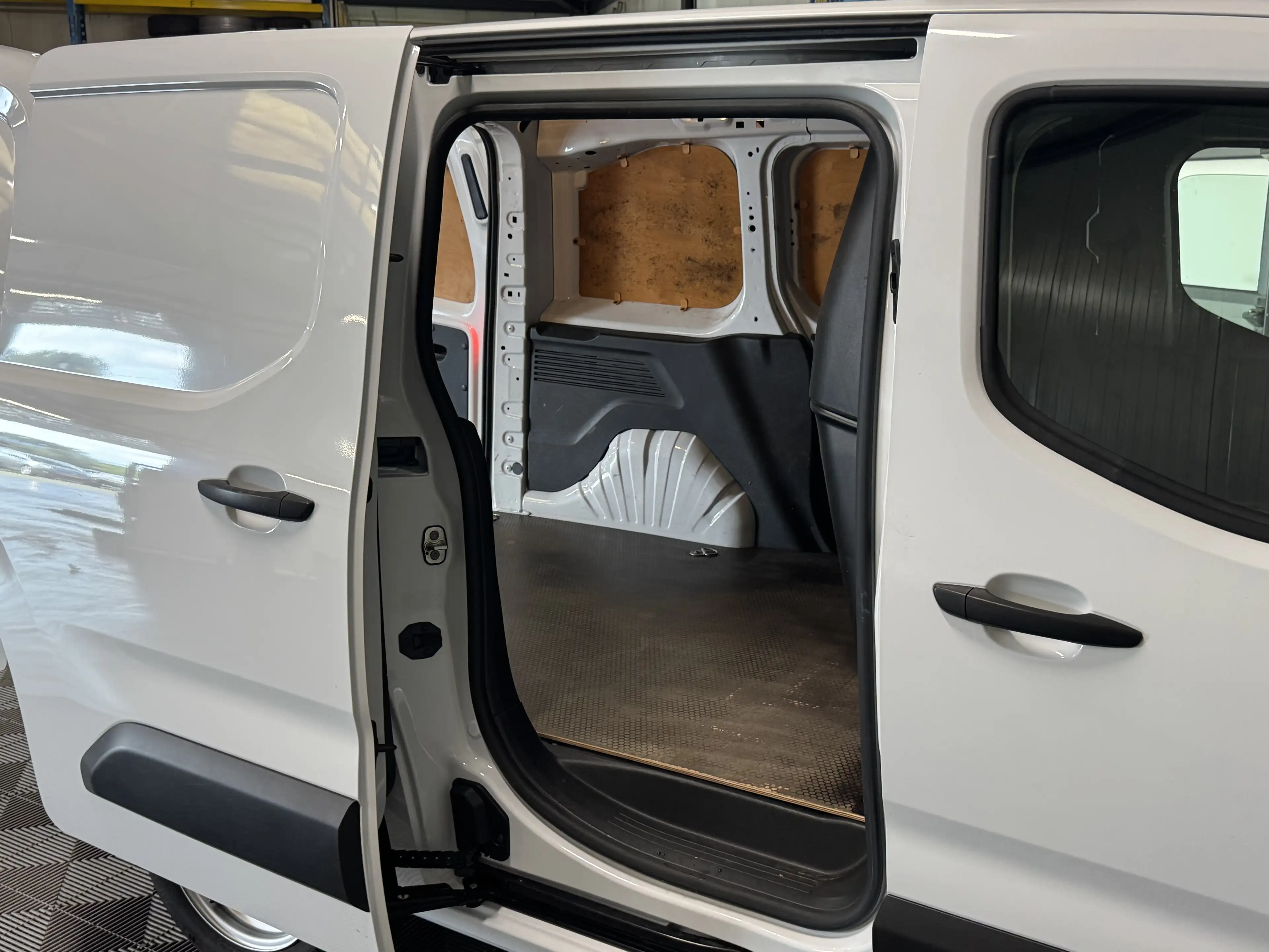 Fiat Doblo Cargo 1.2 Turbo 81kw | L1 Professional | Airco | C — photo 4