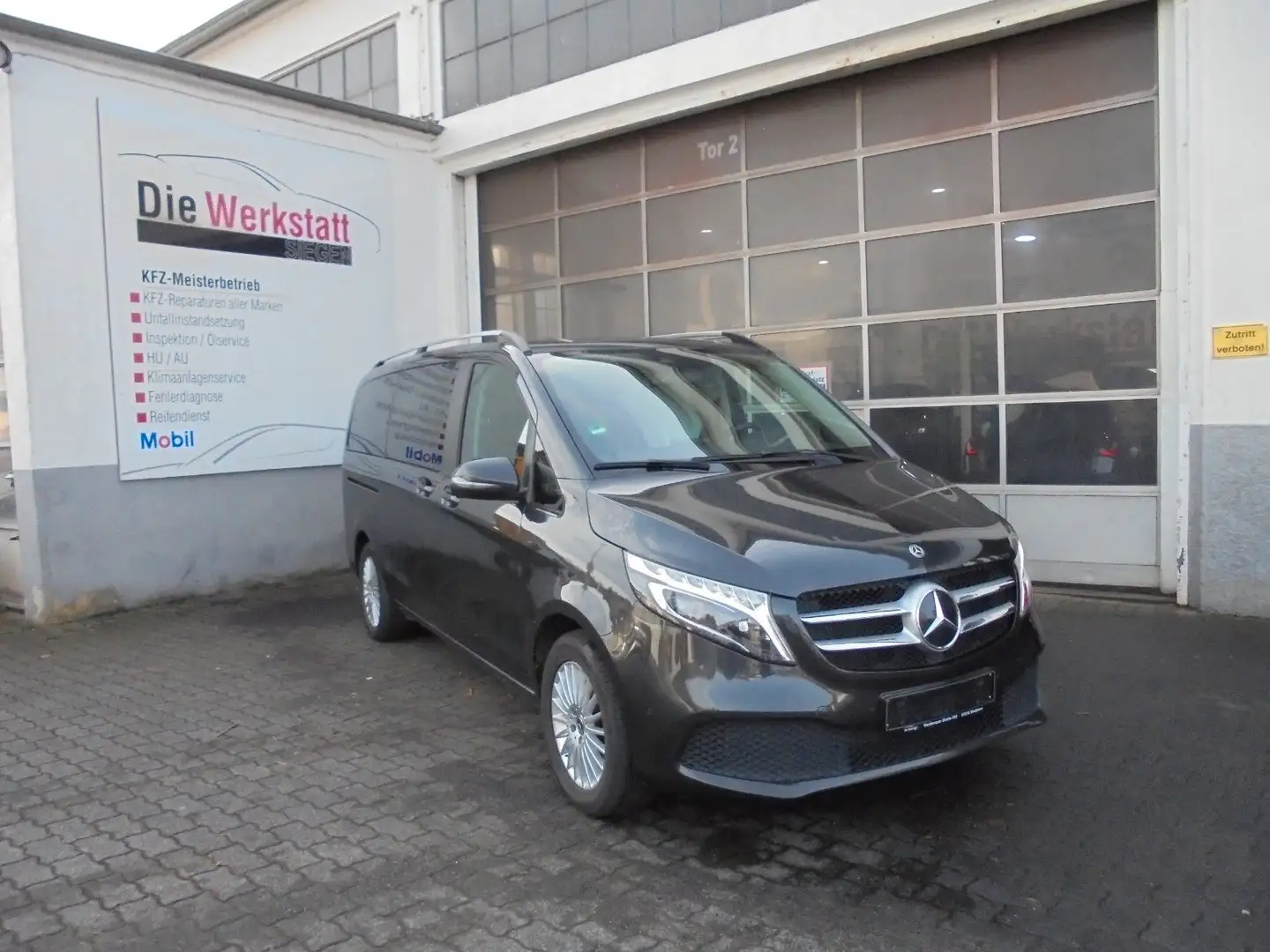 Mercedes-Benz V 300 d lang 4Matic, Kamera, Navi Grau - 1