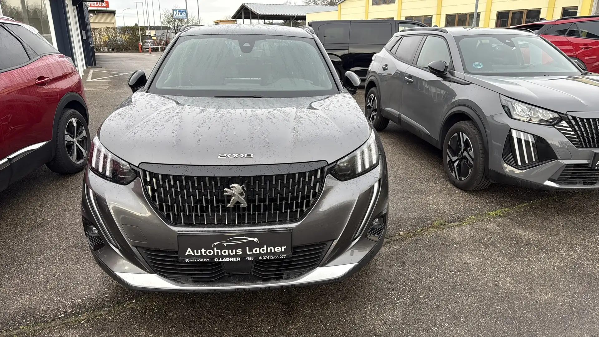 Peugeot 2008 GT BlueHDi 110 Grau - 2