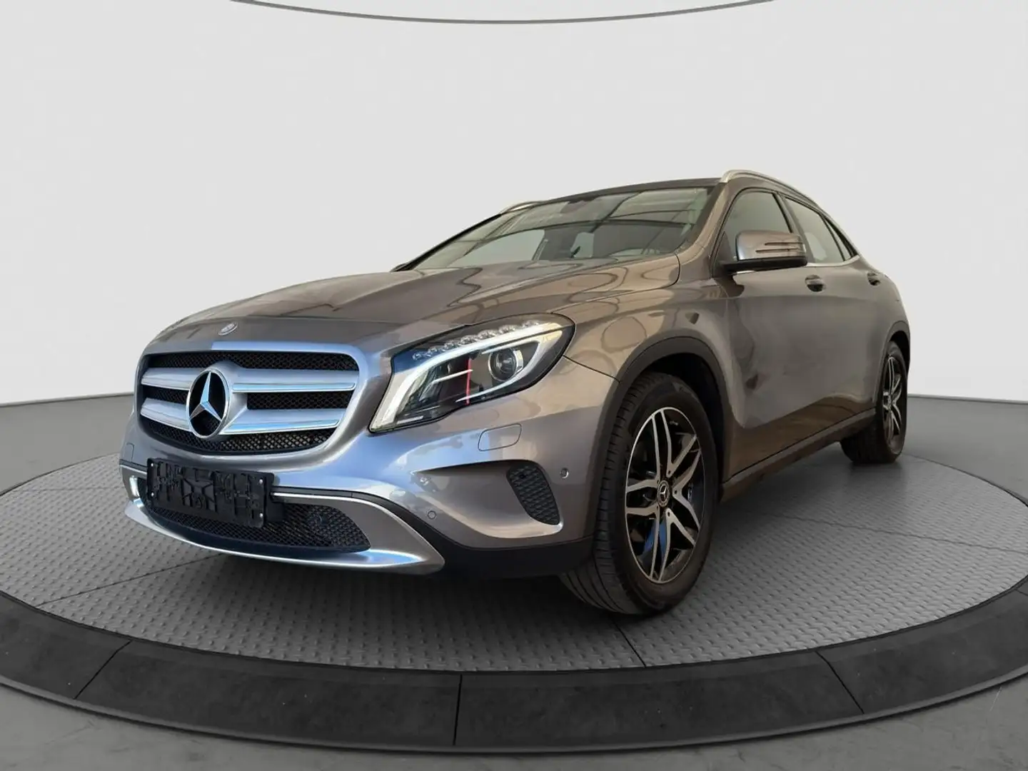 Mercedes-Benz GLA 180 1.6 Score Navi*Xenon*el. Heckklappe*Sche Grau - 1