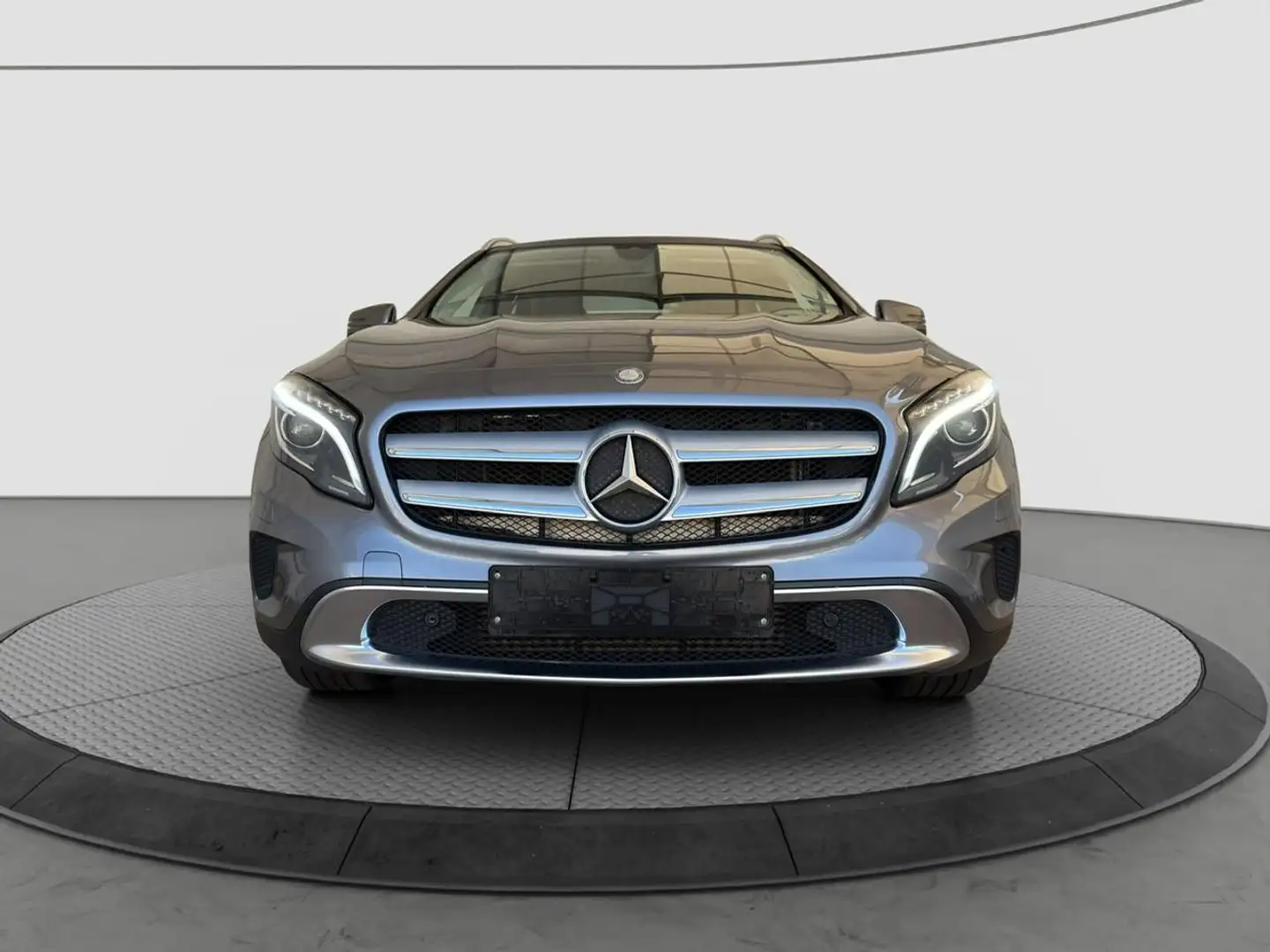 Mercedes-Benz GLA 180 1.6 Score Navi*Xenon*el. Heckklappe*Sche Grau - 2