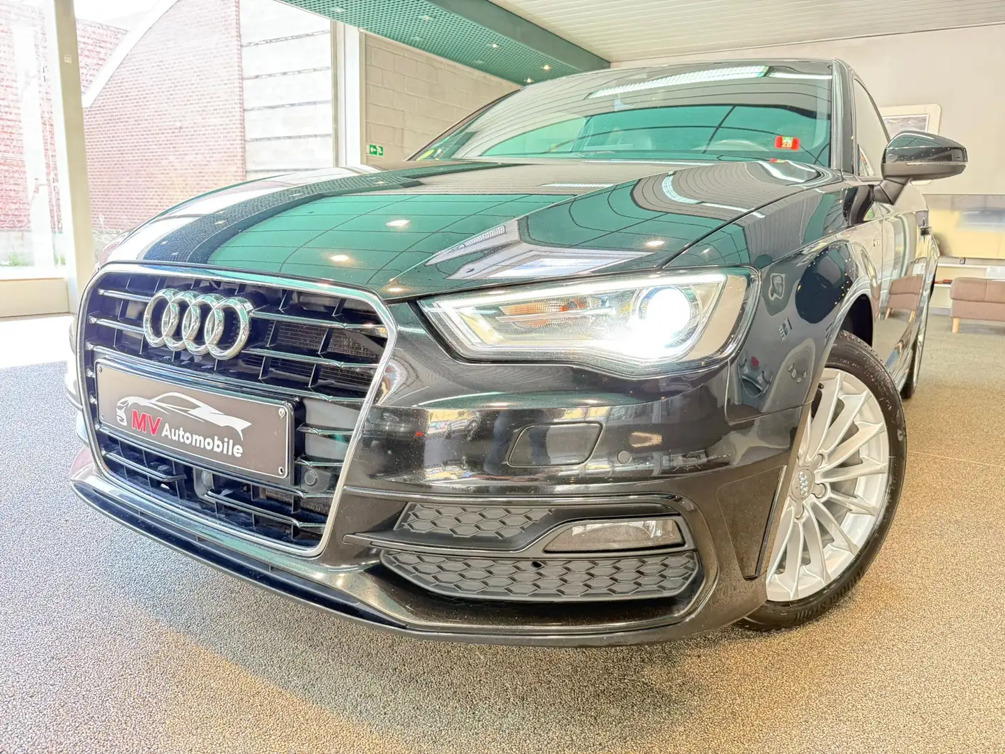 Audi A3 1.6TDI S line * Xénon * Front assist * Clim Zwart - 1