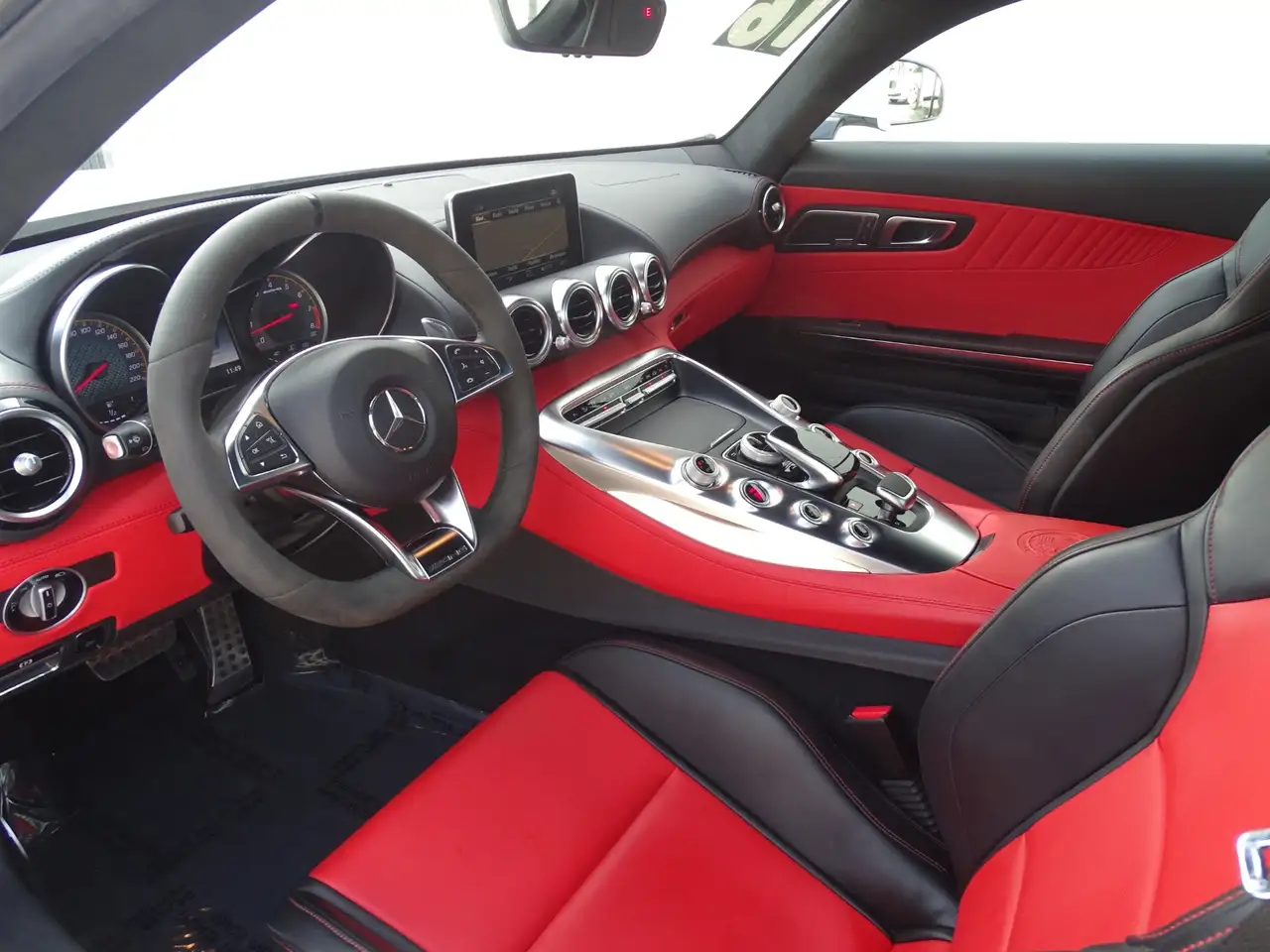 Mercedes-Benz AMG GT снимка Mercedes-Benz AMG GT