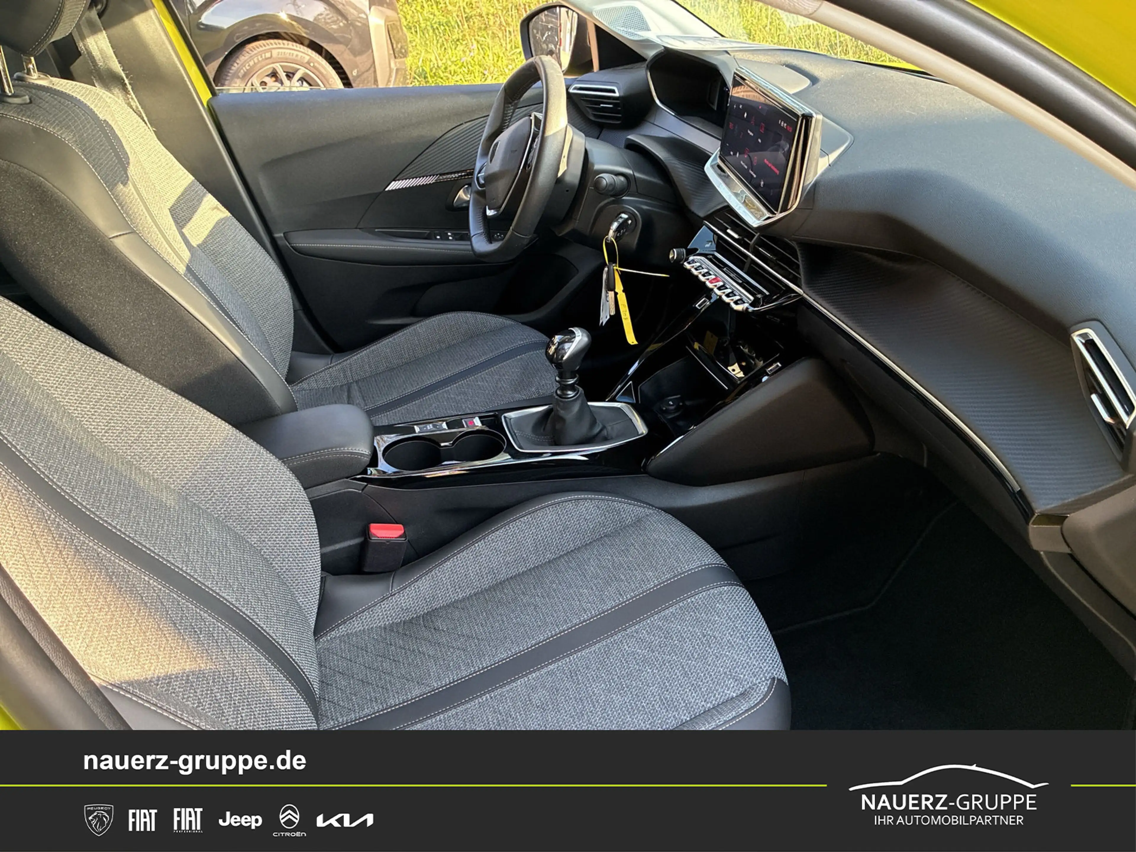 Peugeot 208 Allure PureTech 100 — photo 8