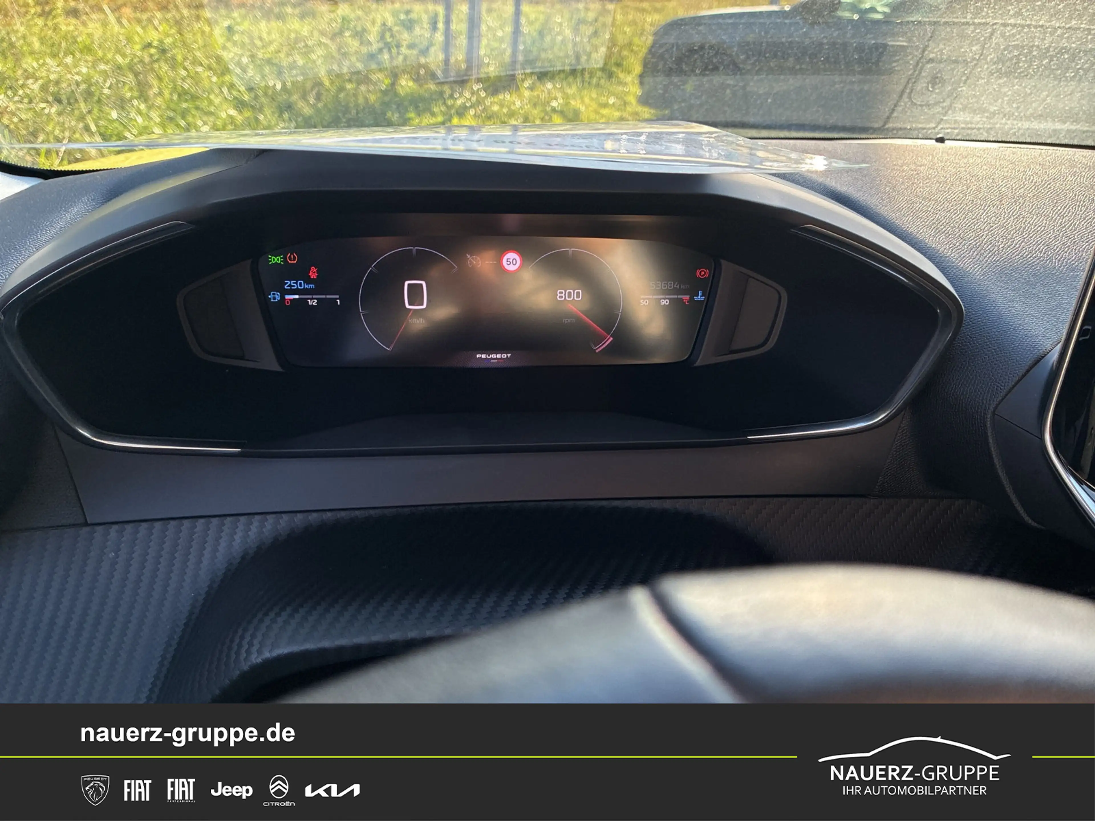 Peugeot 208 Allure PureTech 100 — photo 13