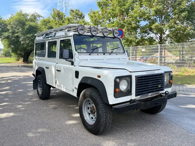 Land Rover Defender 110 Td5 Station Wagon RHD 9 Sitzer