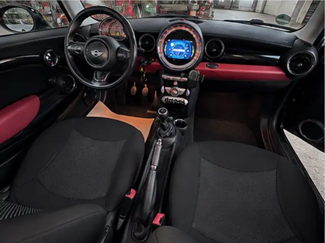 Mini Hatch view 14