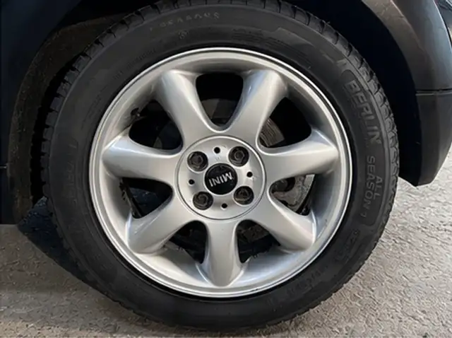 Mini Hatch view 12