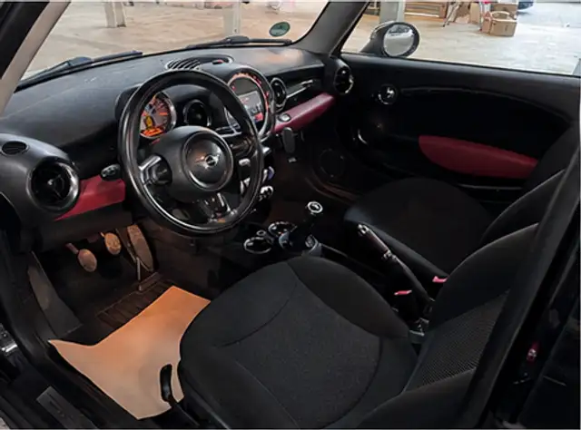 Mini Hatch view 13
