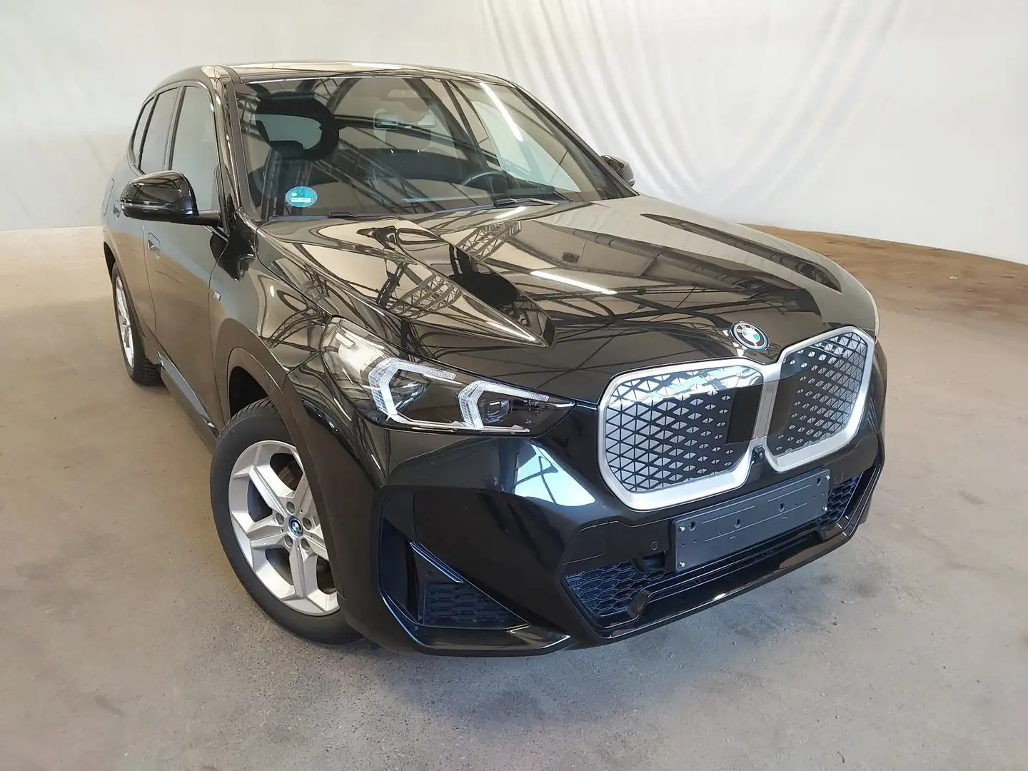 BMW iX1 30 xDrive M Sport DrivAssProf_Headup_360GradKamera Noir - 2