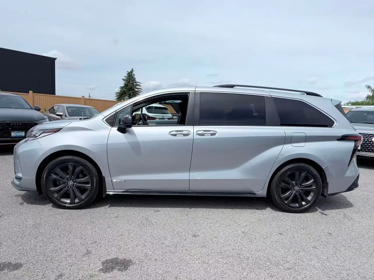 Toyota Sienna снимка Toyota Sienna
