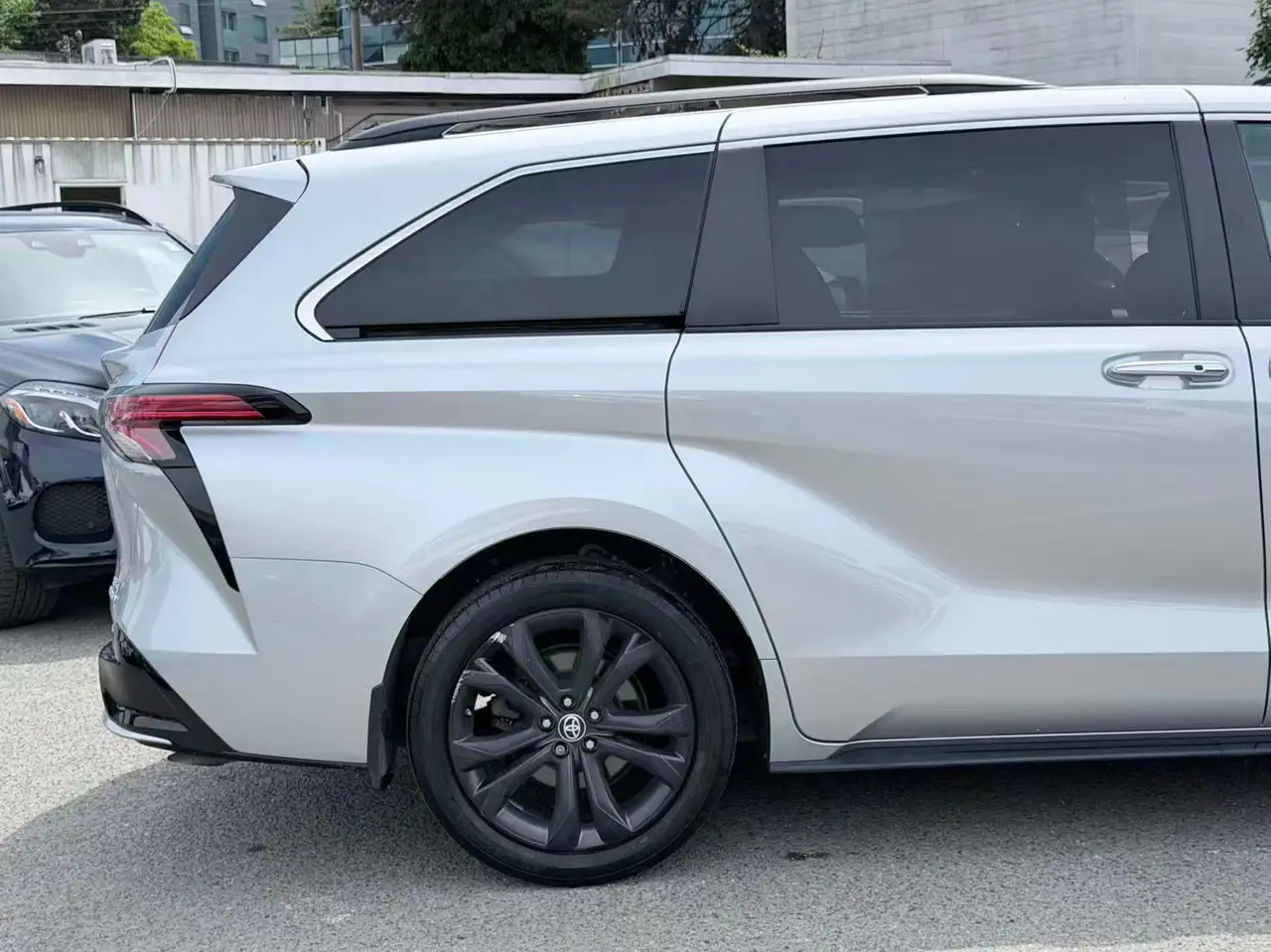 Toyota Sienna снимка Toyota Sienna