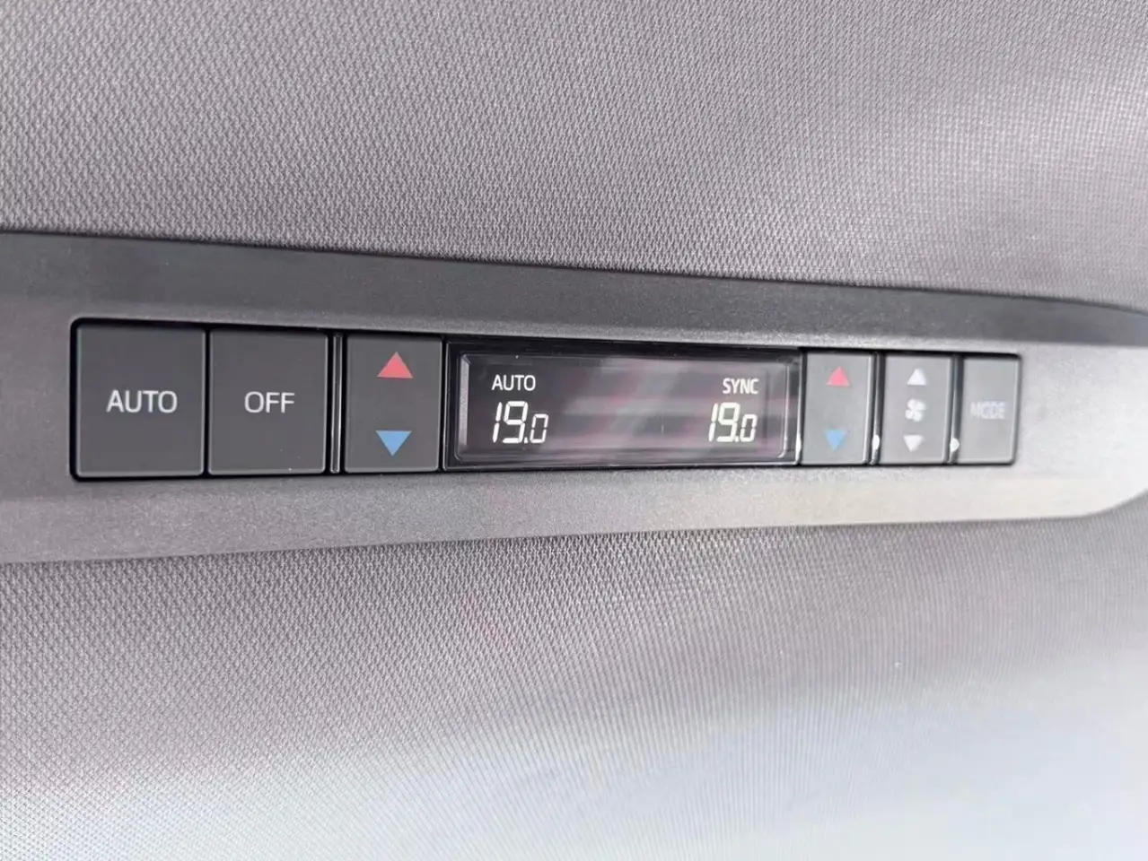 Toyota Sienna снимка Toyota Sienna