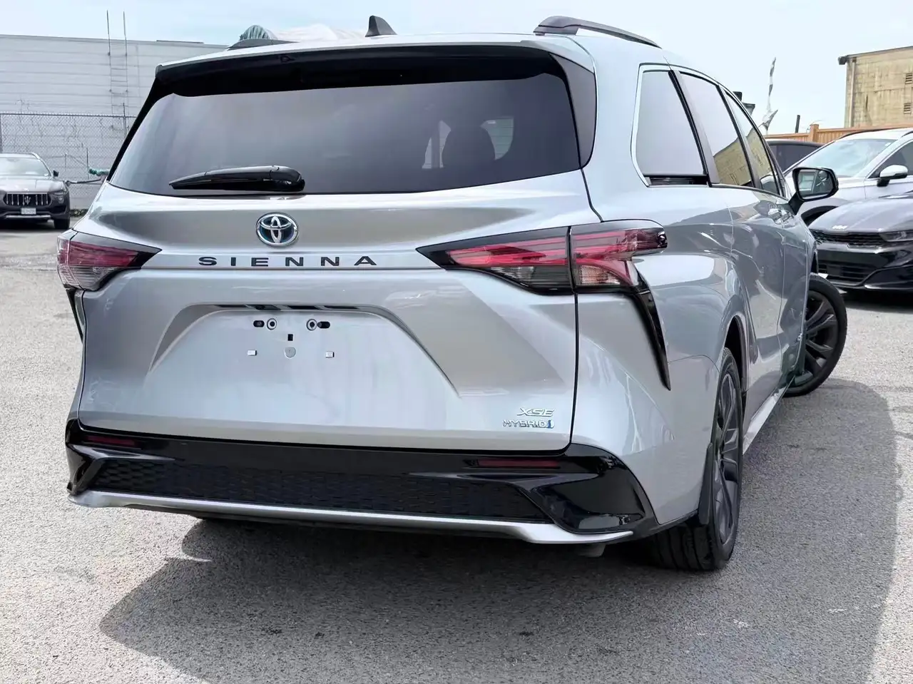 Toyota Sienna снимка Toyota Sienna