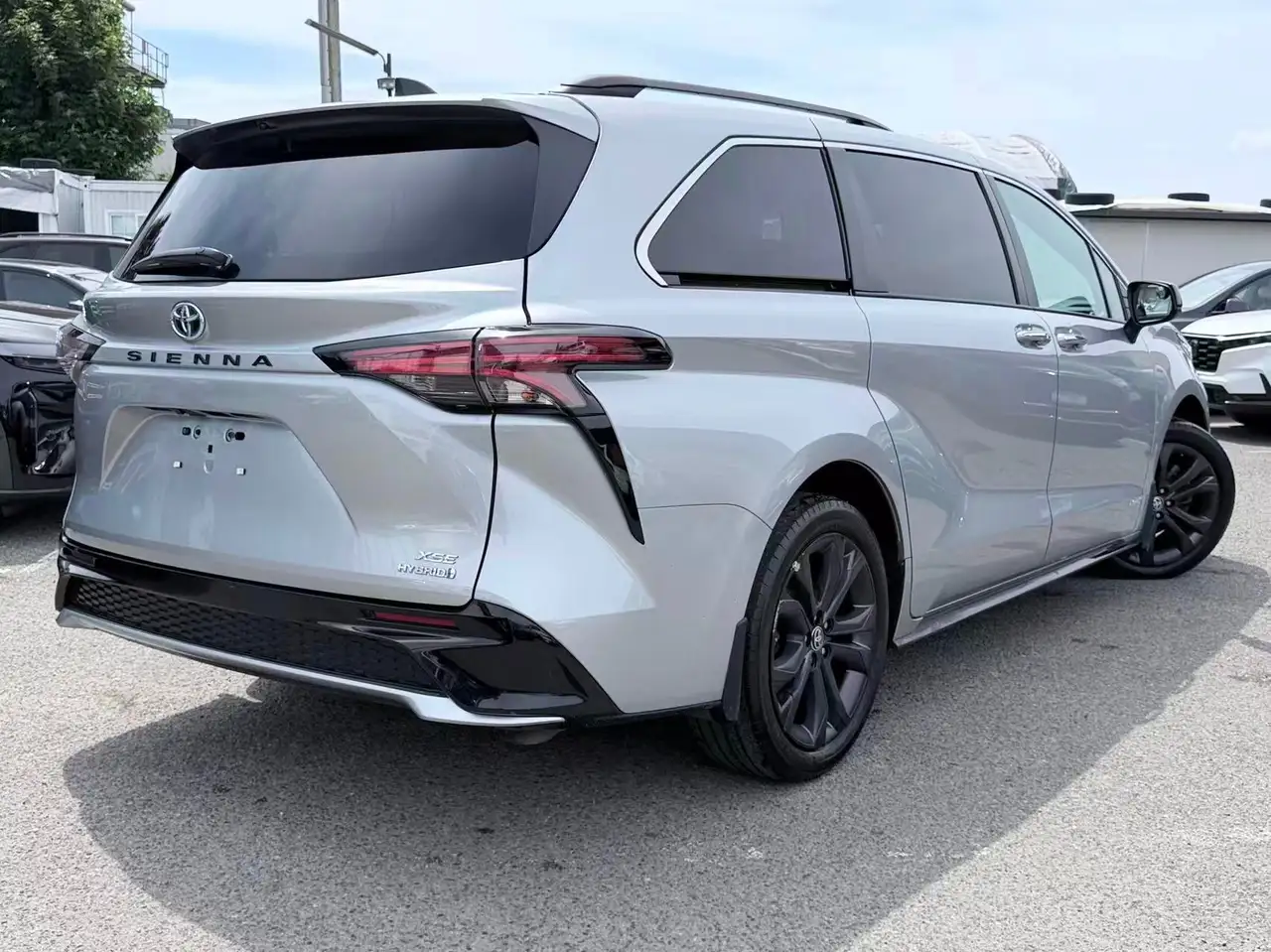 Toyota Sienna снимка Toyota Sienna