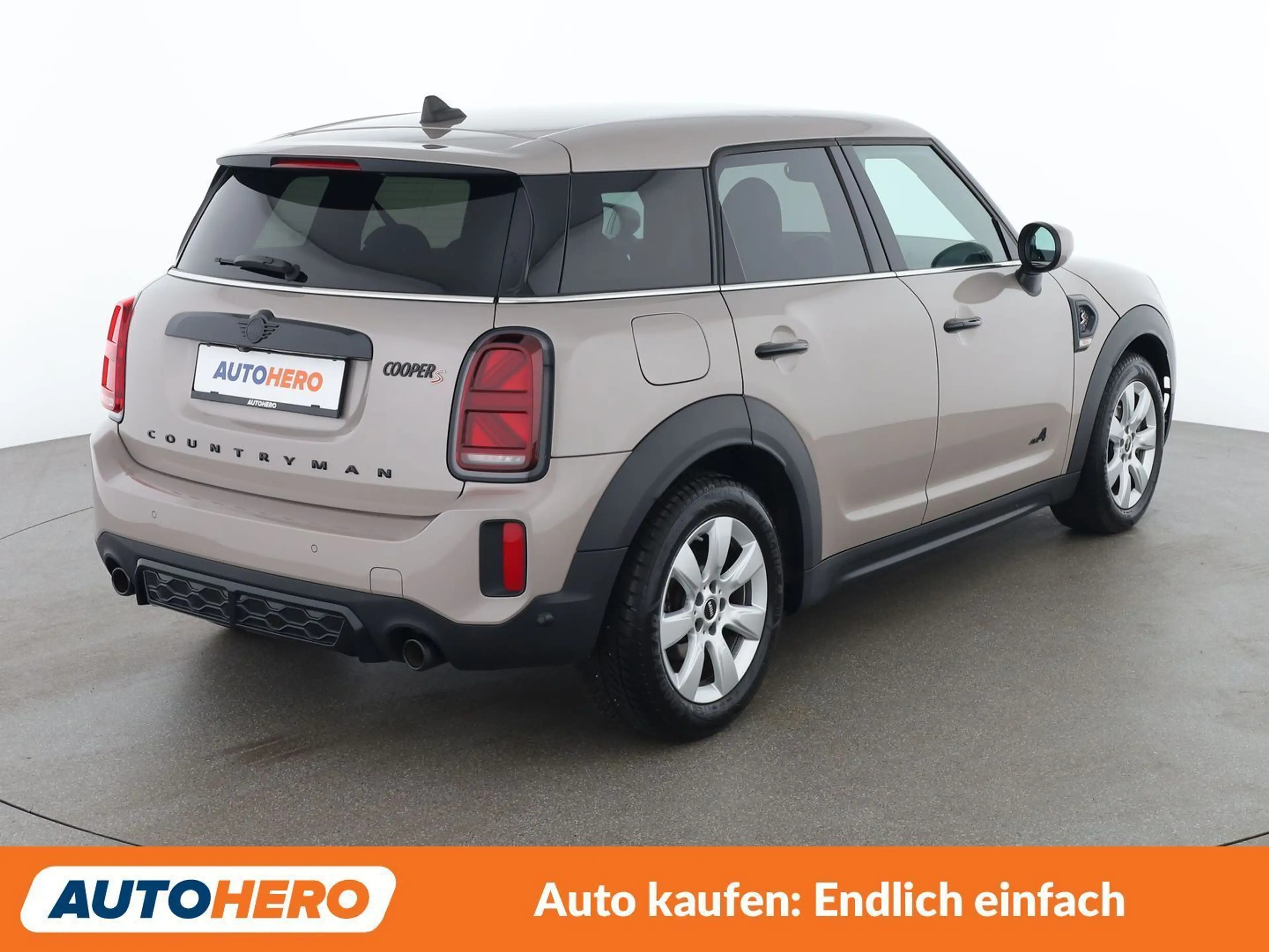 MINI Cooper S Countryman Cooper S ALL4 John Cooper Works Trim — photo 6