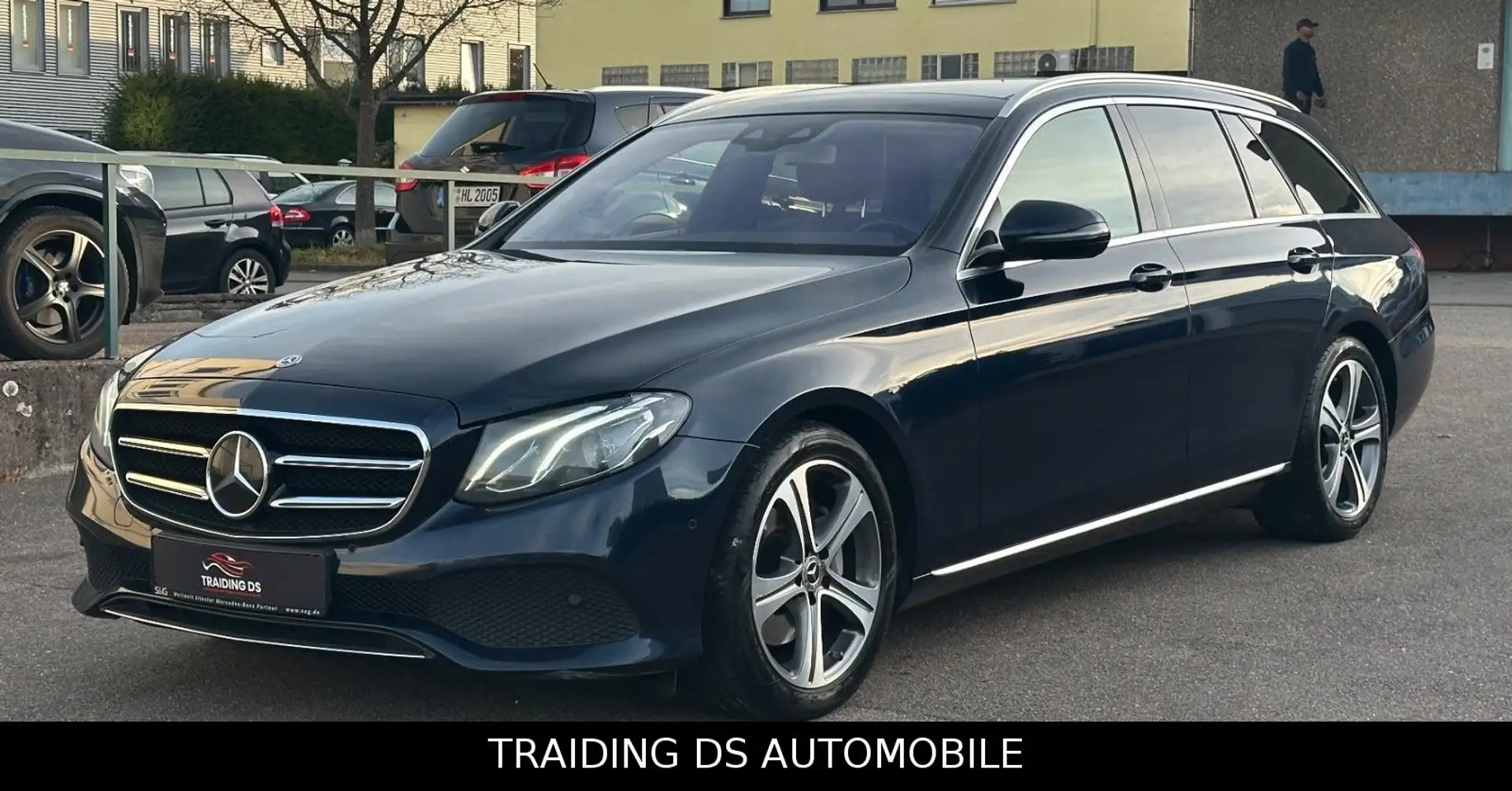 Mercedes-Benz E 300 --VOLL--AUSSTATTUNG-- Blau - 1