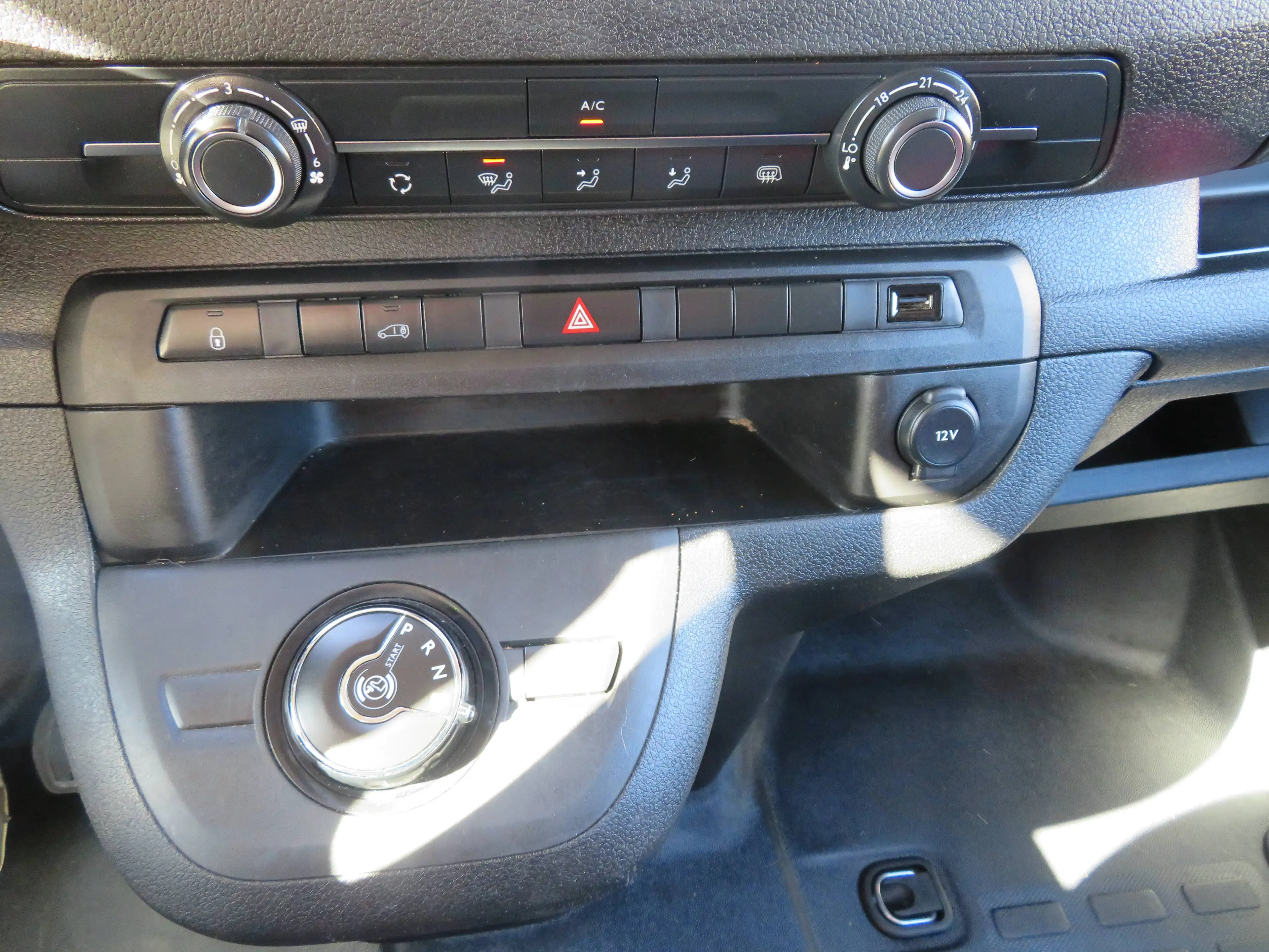 Peugeot Expert 2.0 BlueHDI - Dakdrager & ingericht - L2 — photo 14