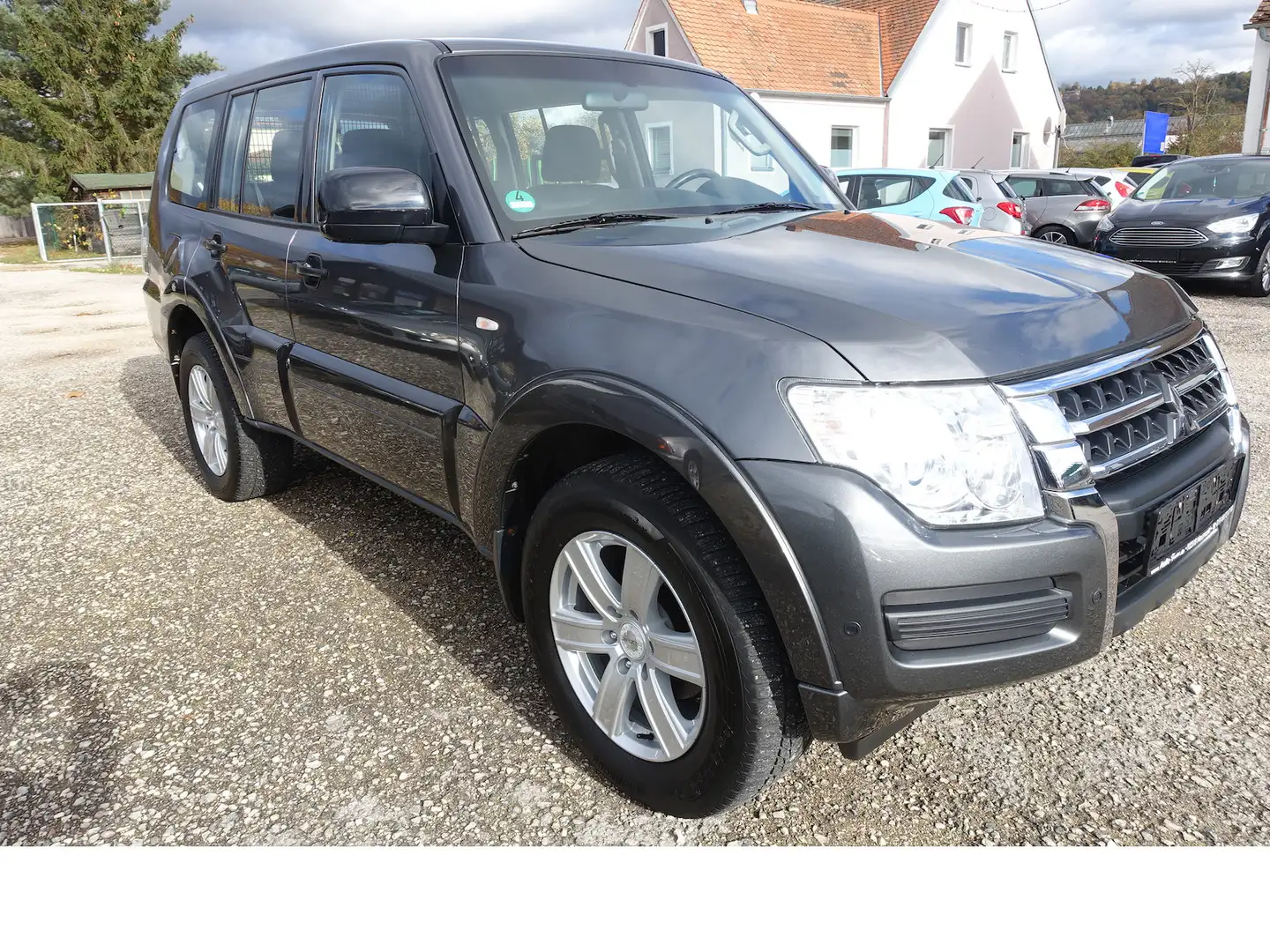 Mitsubishi Pajero 3.2 DI-D PDC AHK 7-Sitzer Sitzheizung 1. Hd. Grijs - 1