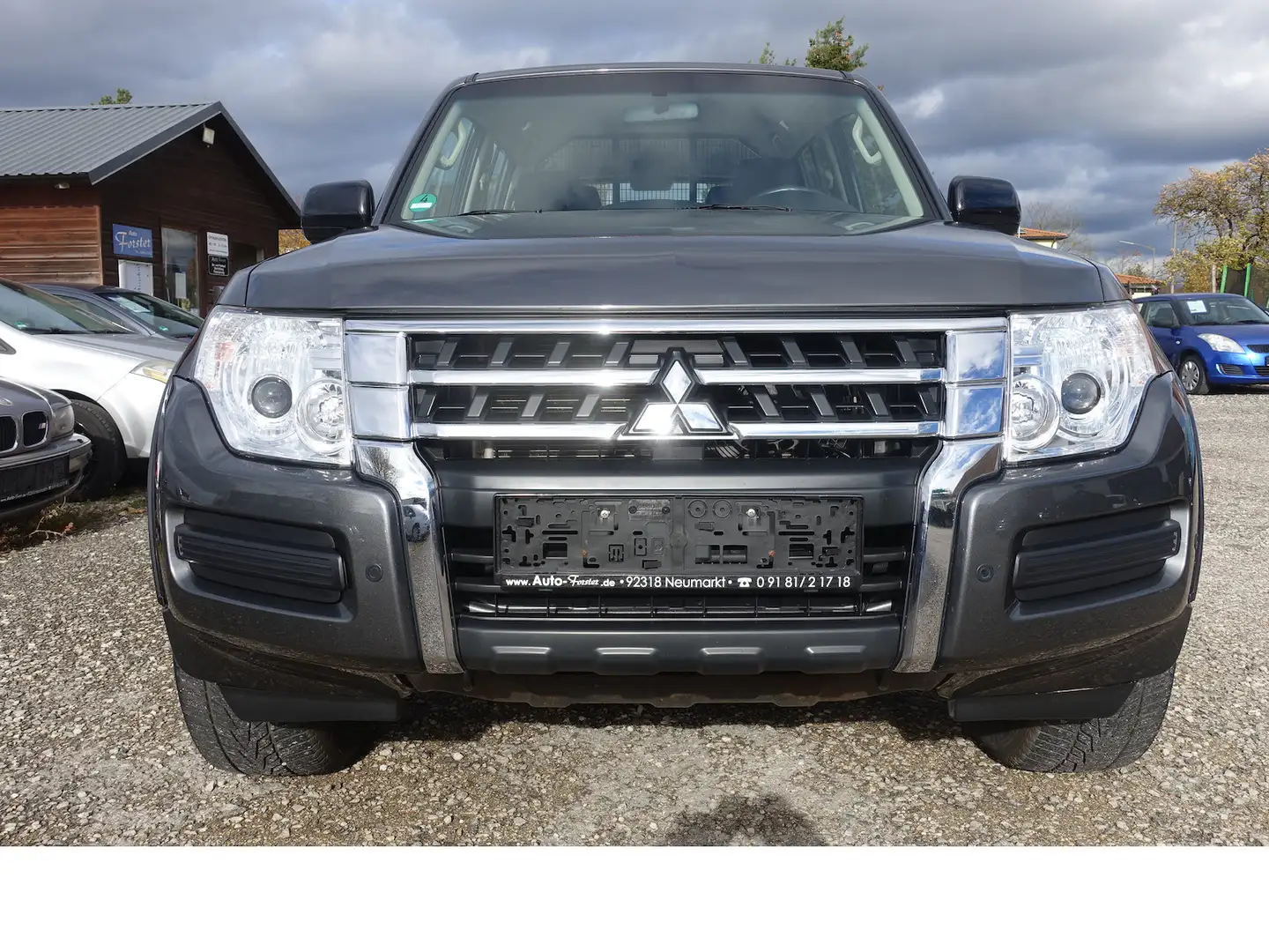 Mitsubishi Pajero 3.2 DI-D PDC AHK 7-Sitzer Sitzheizung 1. Hd. Grijs - 2