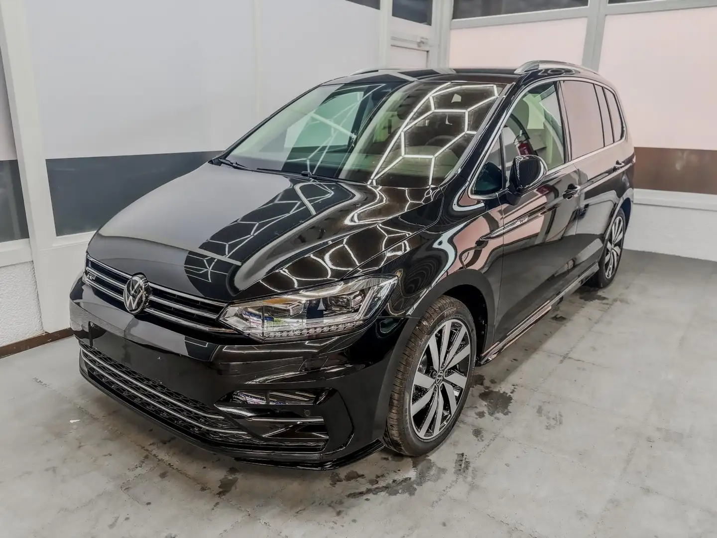 Volkswagen Touran R-LINE 7-SITZER DSG NAVI RFK SHZ 1.5 TSI DSG 11... Schwarz - 1