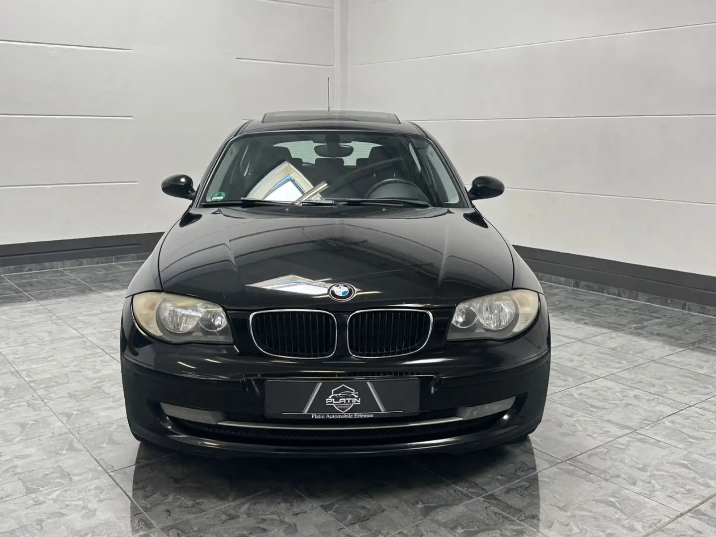 BMW 118 i Lim.*Automatik*Klima*PDC*SZH*TÜV12/26 Noir - 2