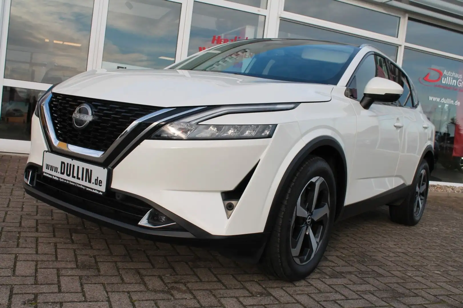 Nissan Qashqai 1,3 N-Connecta Winterpaket+Panoramadach Weiß - 2