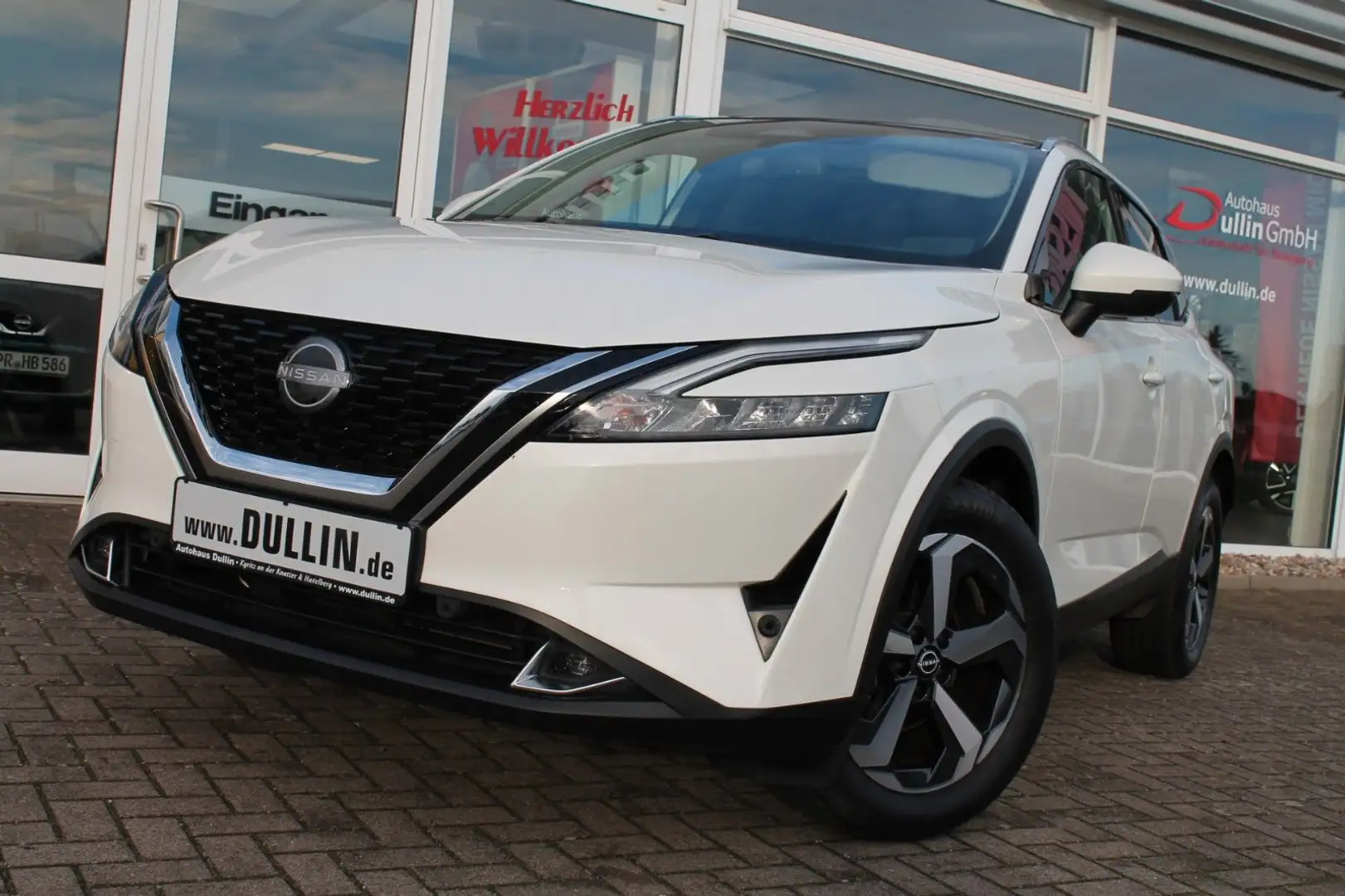 Nissan Qashqai 1,3 N-Connecta Winterpaket+Panoramadach Weiß - 1