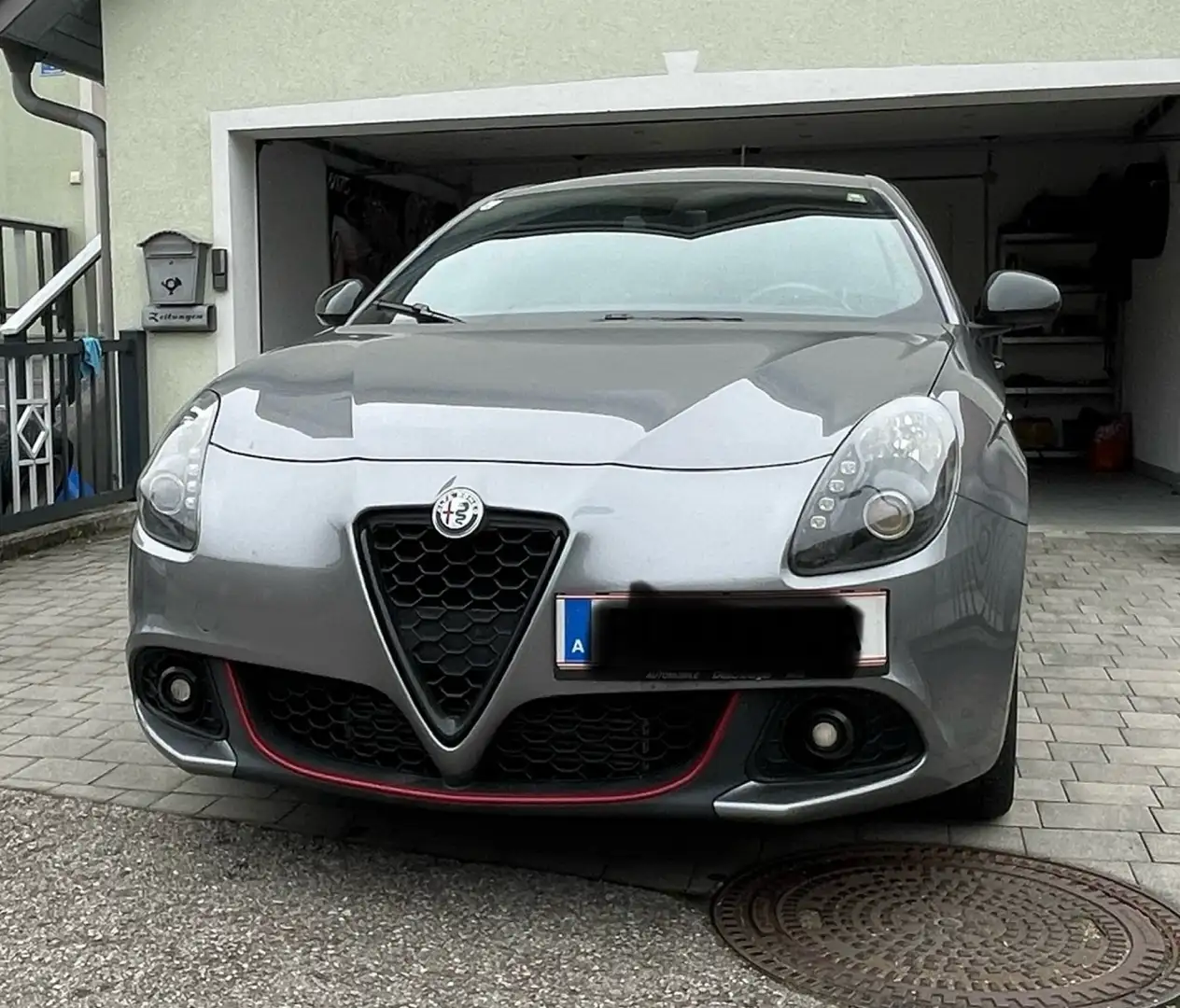 Alfa Romeo Giulietta Giulietta B-Tech 1,4 TB 120 B-Tech Grau - 1